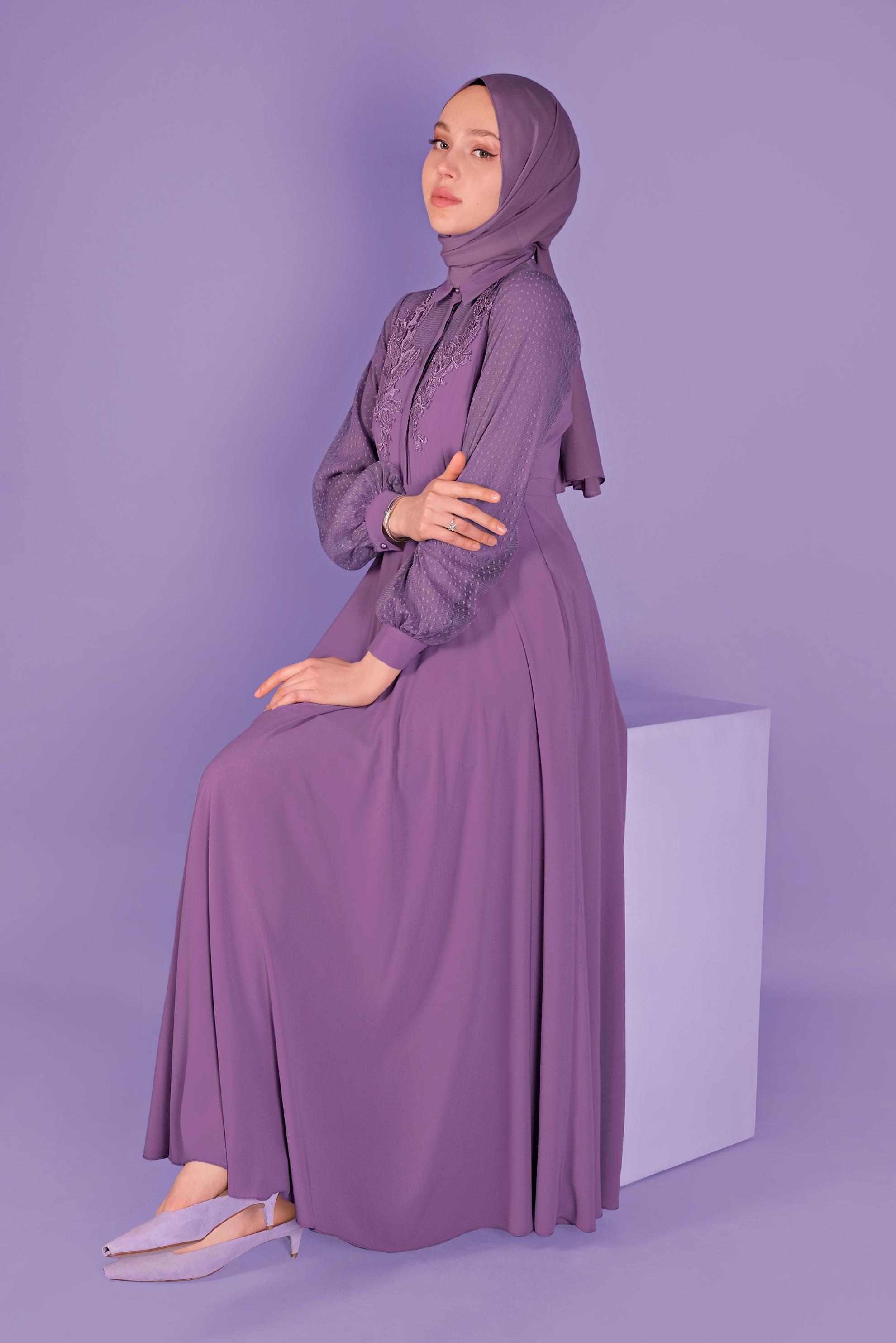 Tesettür giyim MOR TÜL VE GÜPÜR DETAYLI ELBİSE 41404 