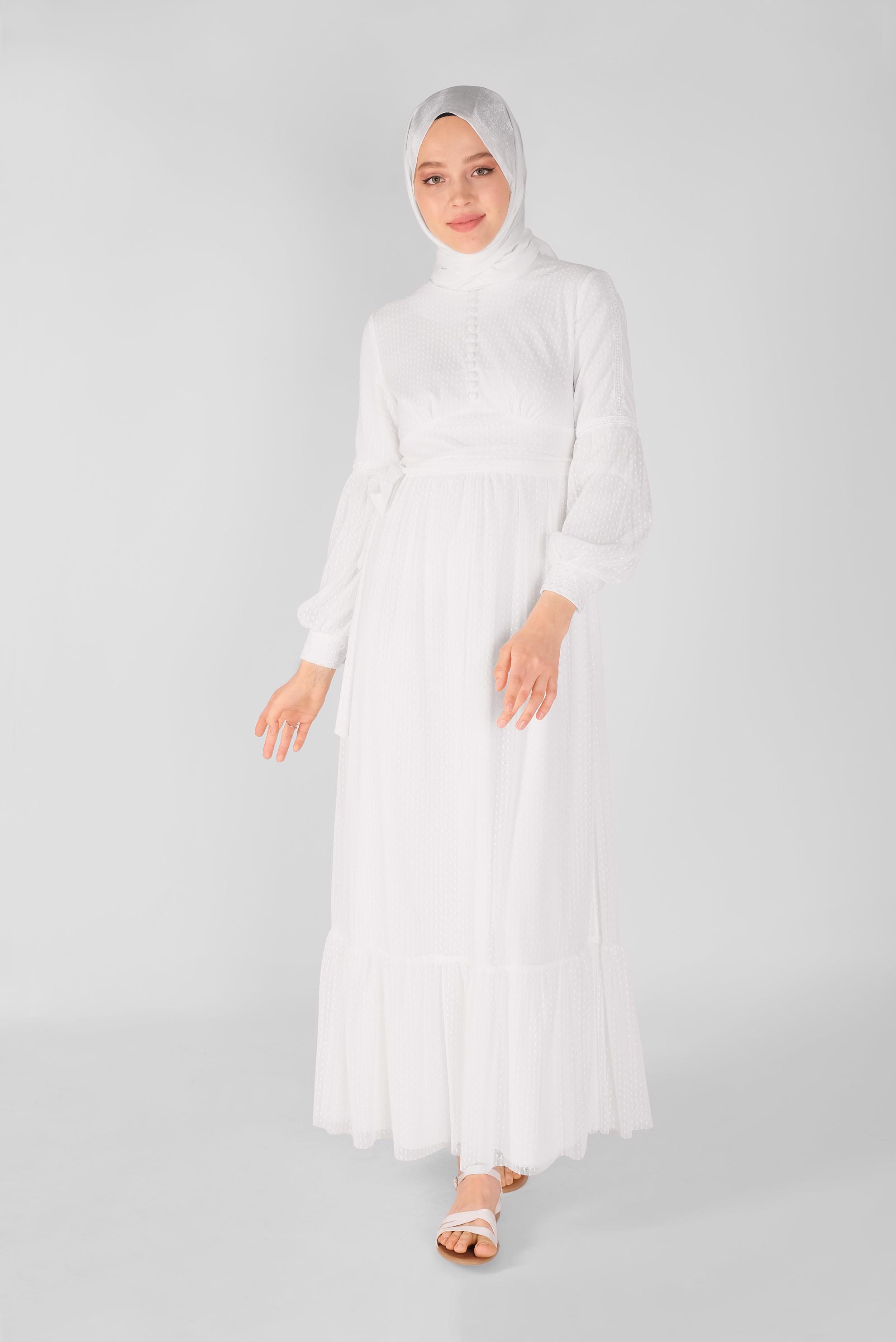 Tesettür giyim BEYAZ KUŞAKLI DÜĞMELİ TÜL ELBİSE 41405 