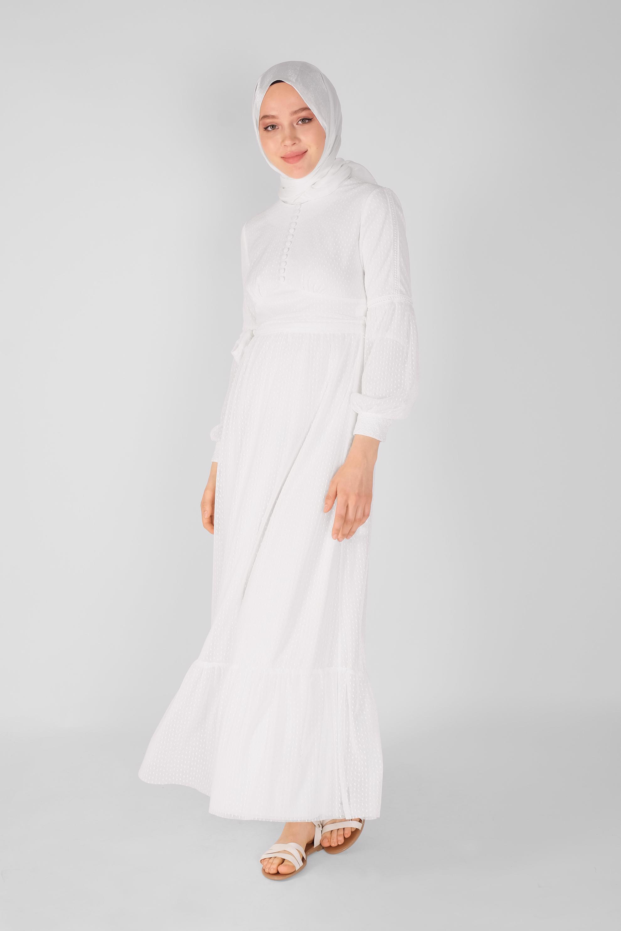 Tesettür giyim BEYAZ KUŞAKLI DÜĞMELİ TÜL ELBİSE 41405 