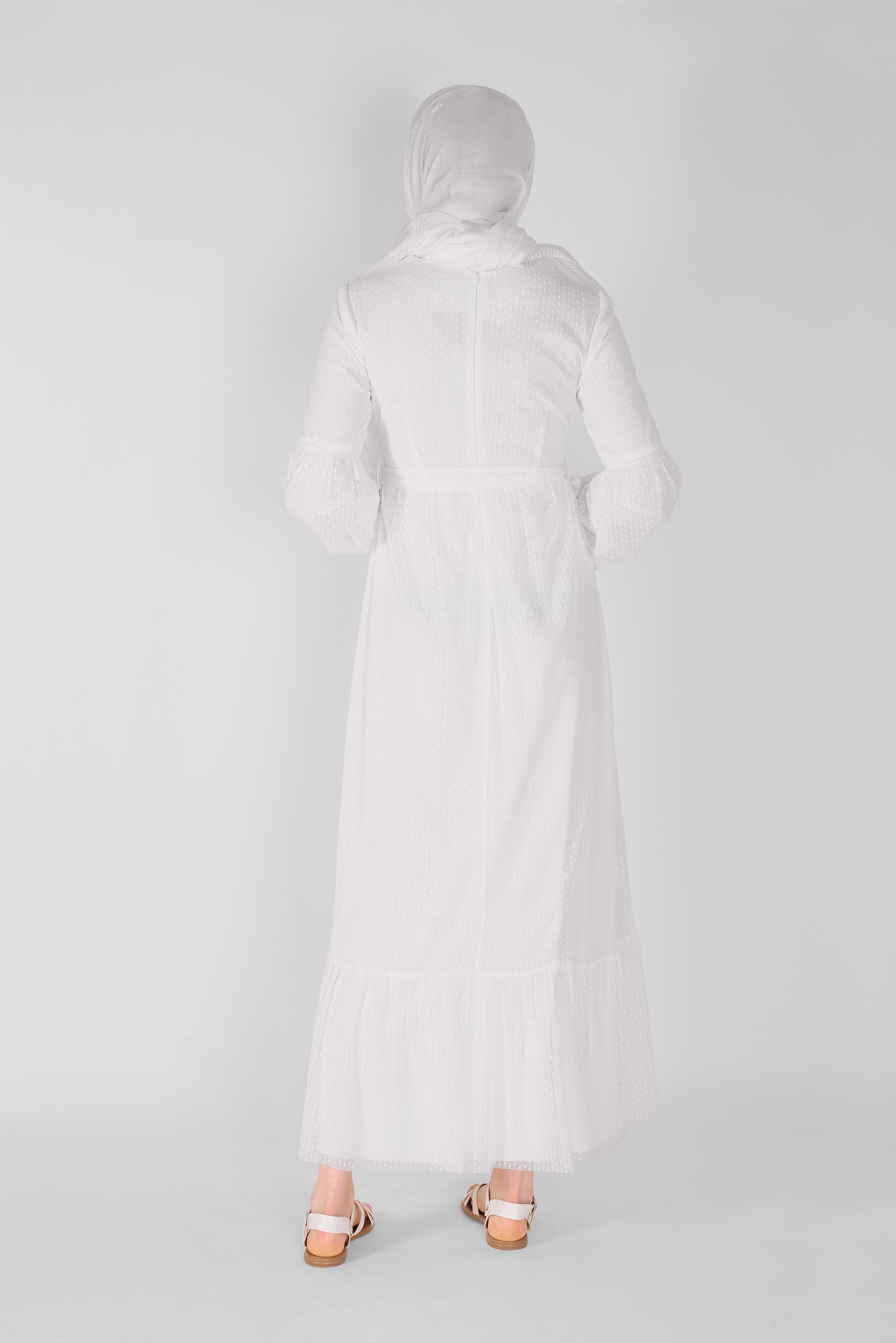 Tesettür giyim BEYAZ KUŞAKLI DÜĞMELİ TÜL ELBİSE 41405 