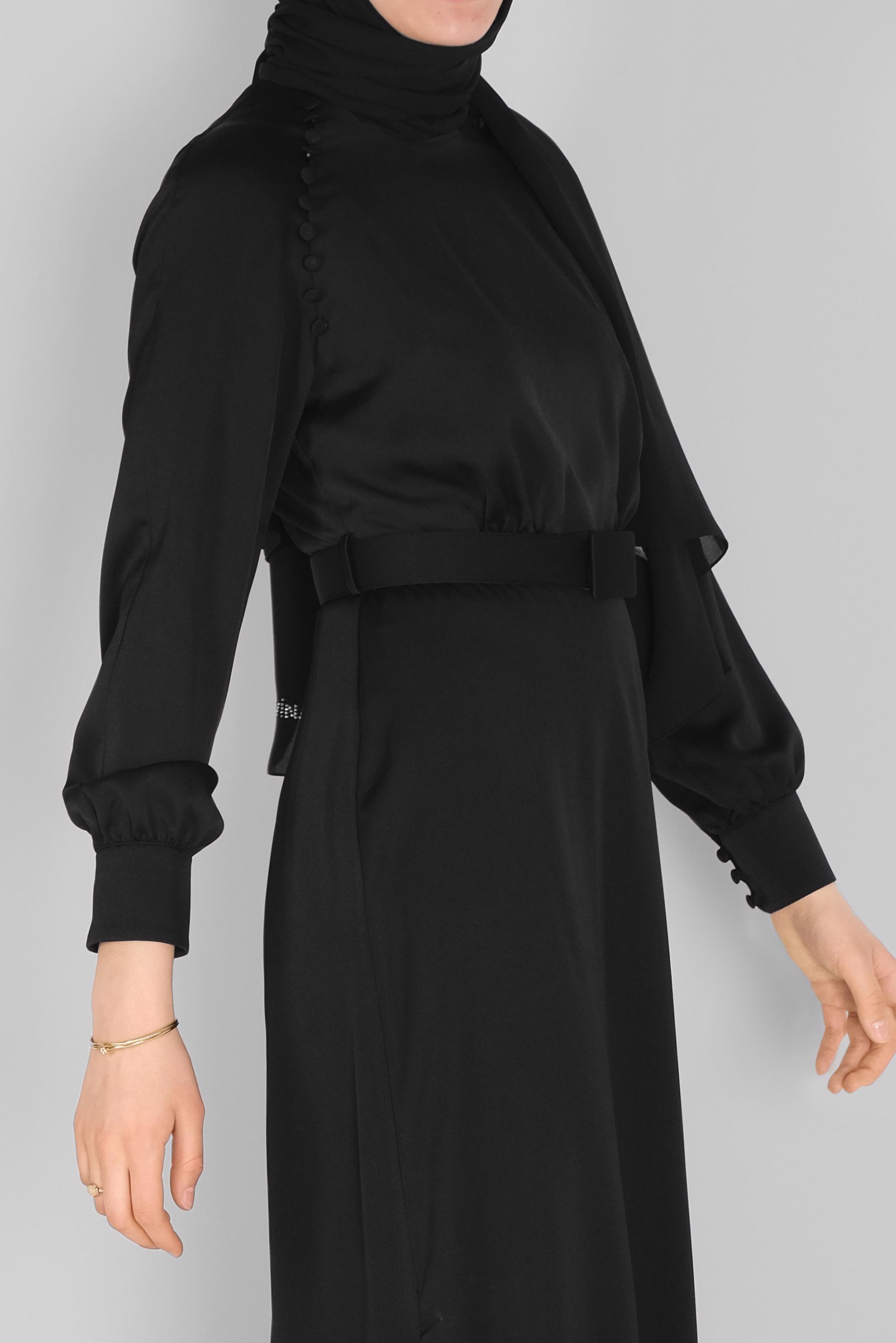 Tesettür giyim SİYAH DÜĞME VE KEMER DETAYLI SATEN ELBİSE 41407 