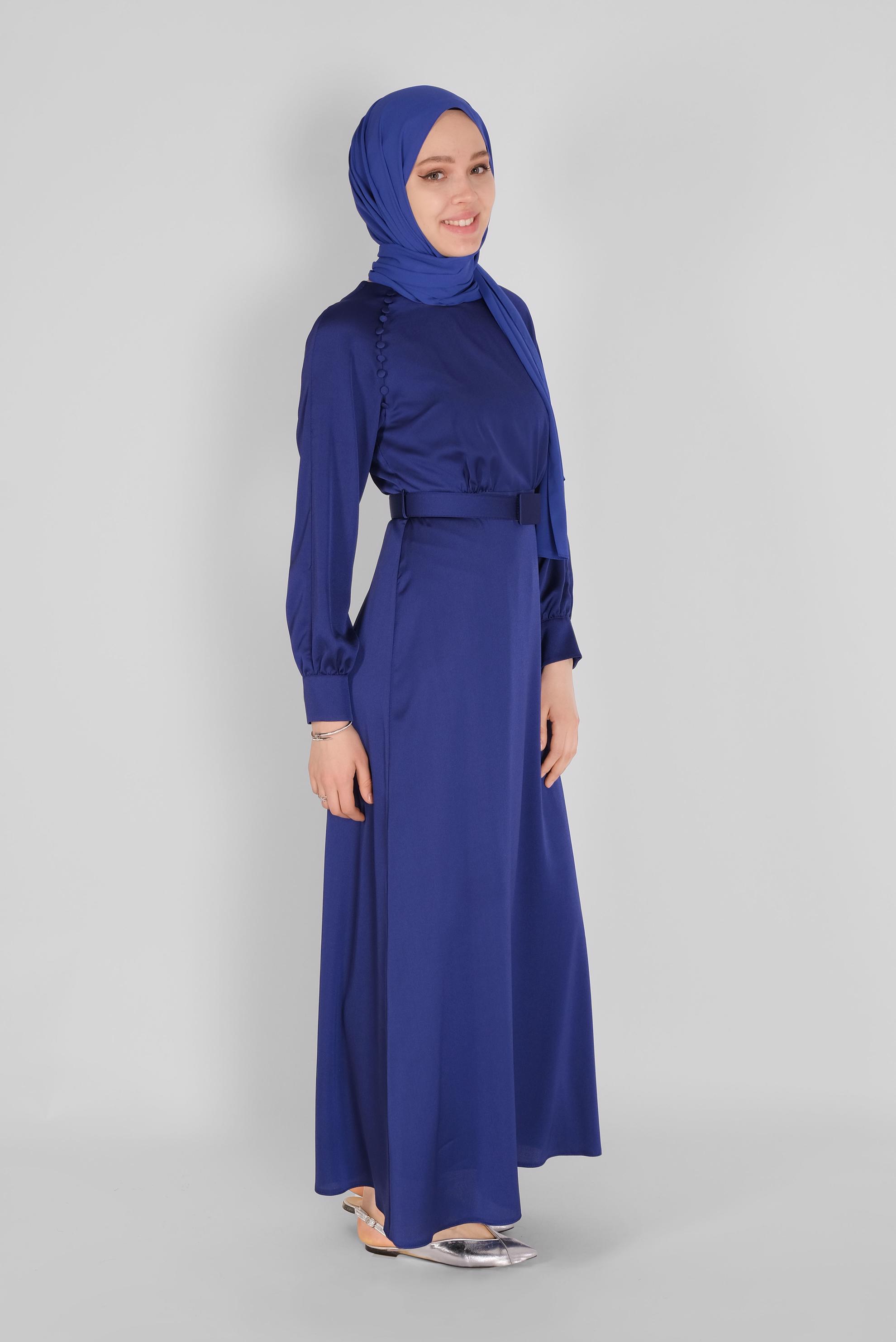 Tesettür giyim LACİVERT DÜĞME VE KEMER DETAYLI SATEN ELBİSE 41407 