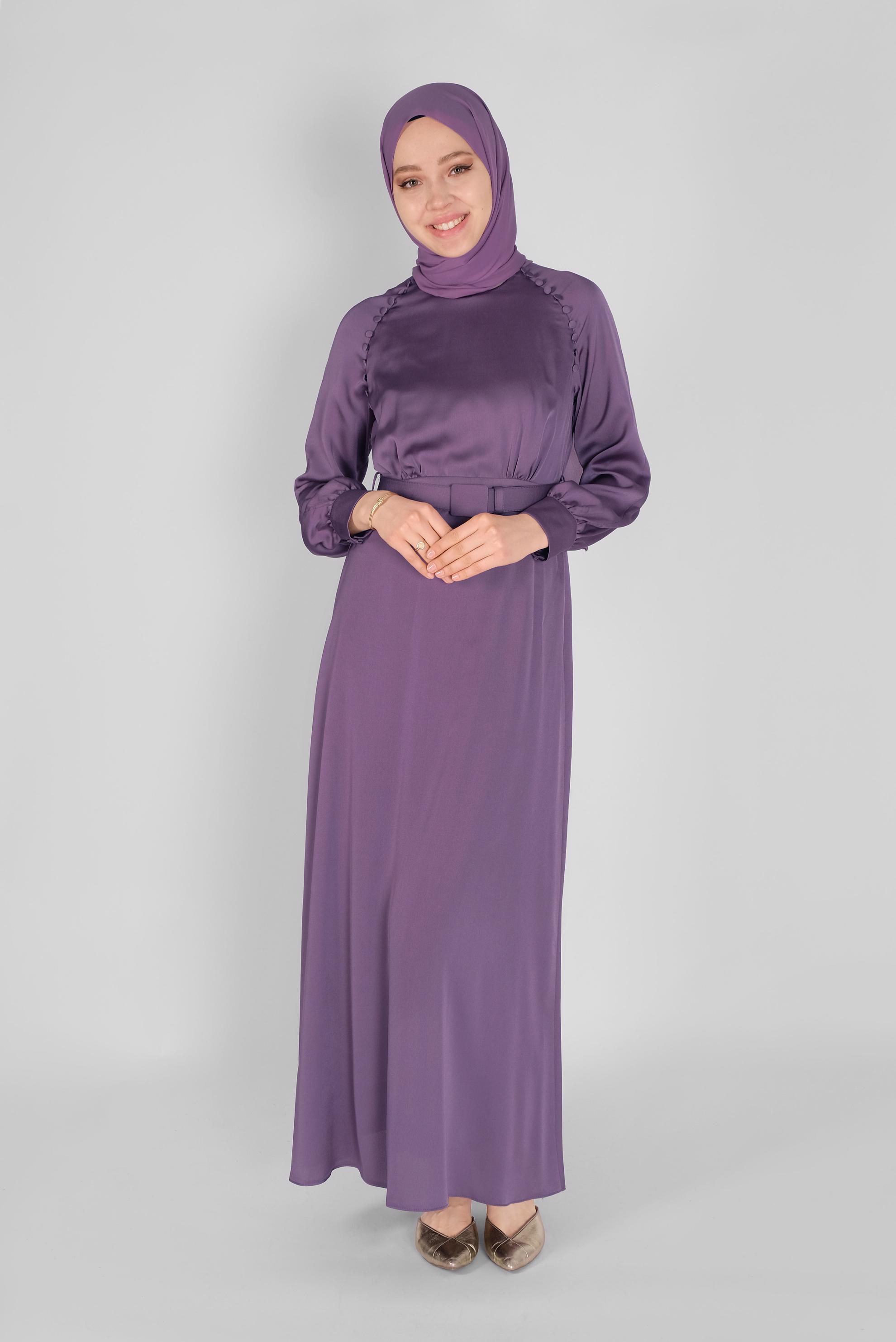 Tesettür giyim MOR DÜĞME VE KEMER DETAYLI SATEN ELBİSE 41407 