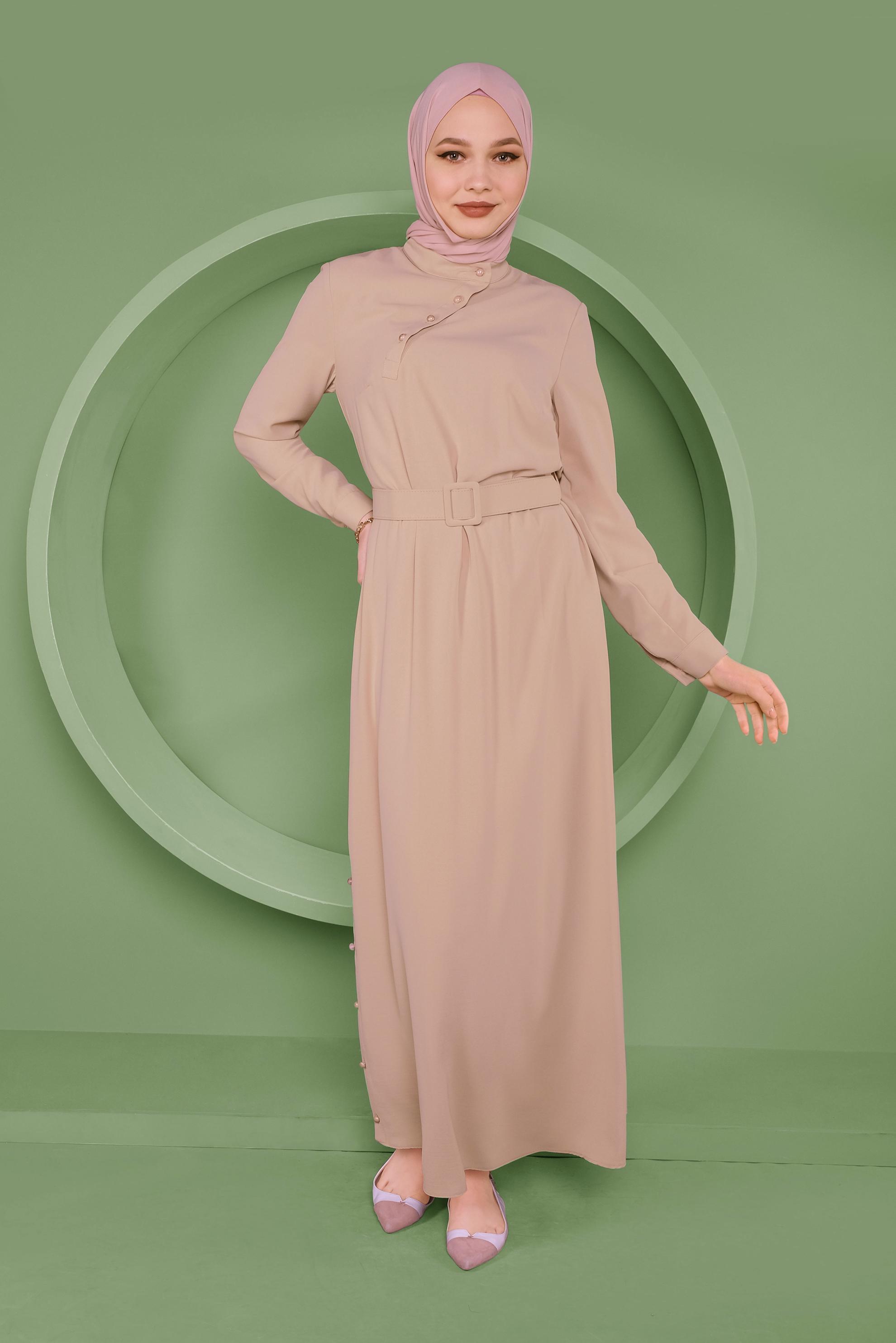 Tesettür giyim BEJ YAKA VE ETEK UCU DÜĞME DETAYLI ELBİSE 41409