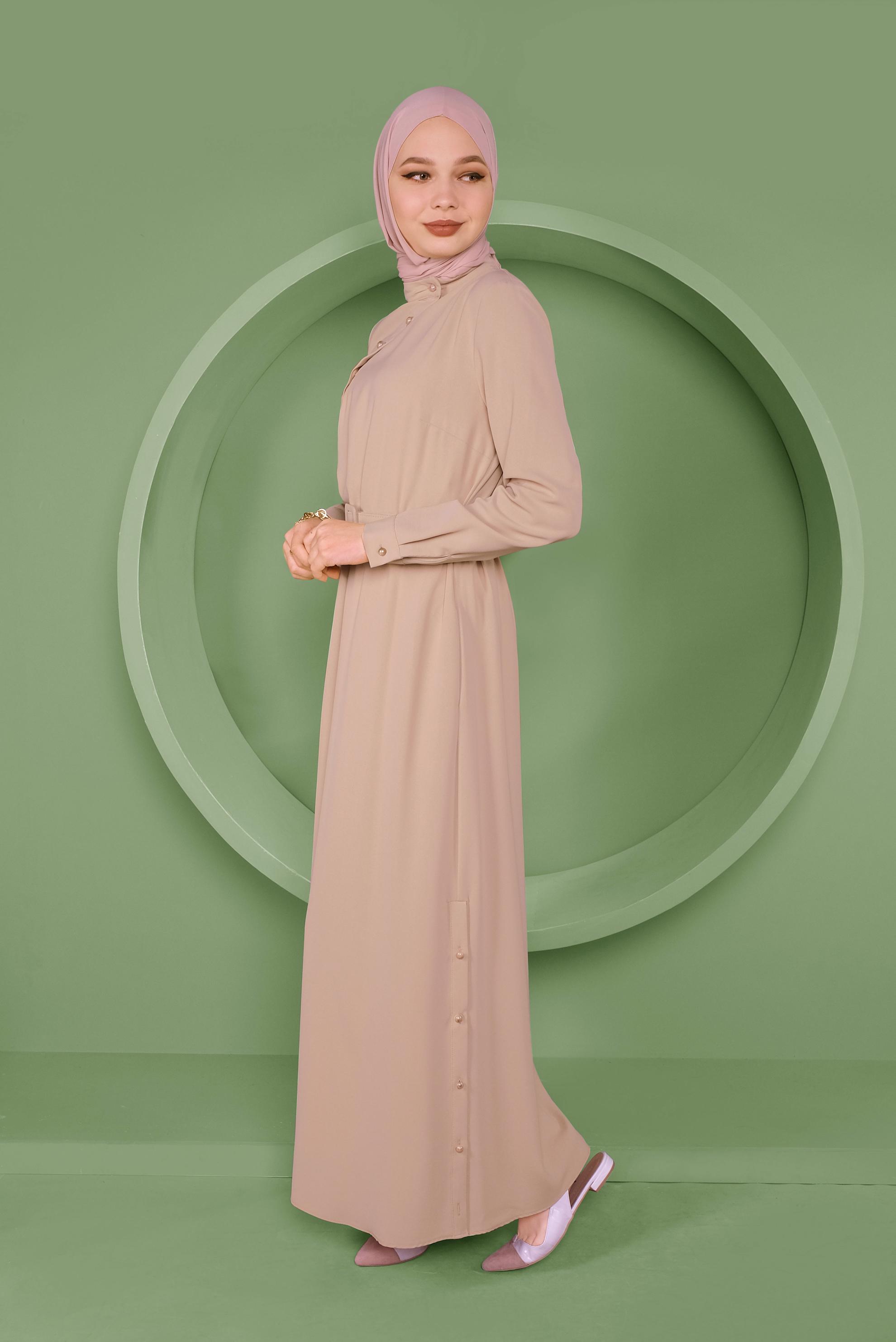 Tesettür giyim BEJ YAKA VE ETEK UCU DÜĞME DETAYLI ELBİSE 41409