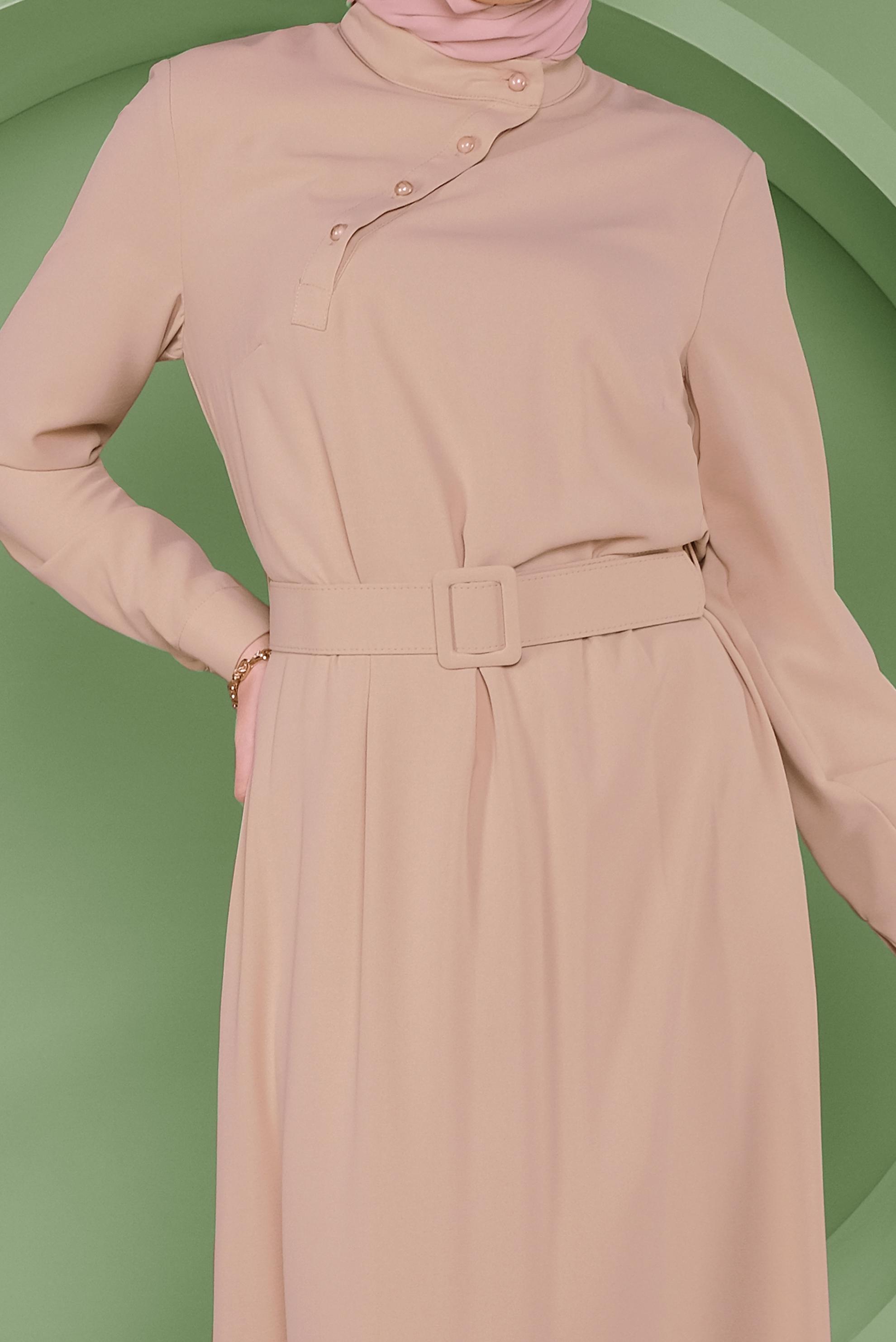 Tesettür giyim BEJ YAKA VE ETEK UCU DÜĞME DETAYLI ELBİSE 41409