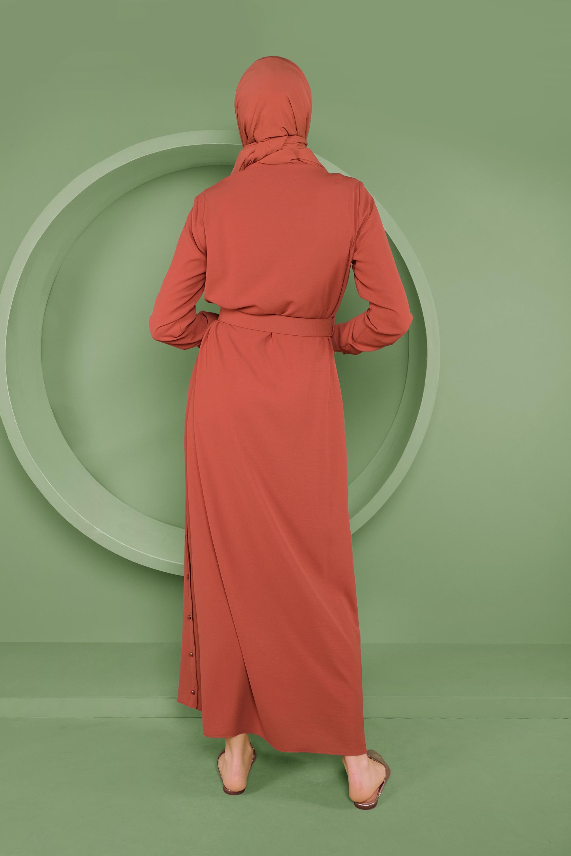 Tesettür giyim TURUNCU YAKA VE ETEK UCU DÜĞME DETAYLI ELBİSE 41409