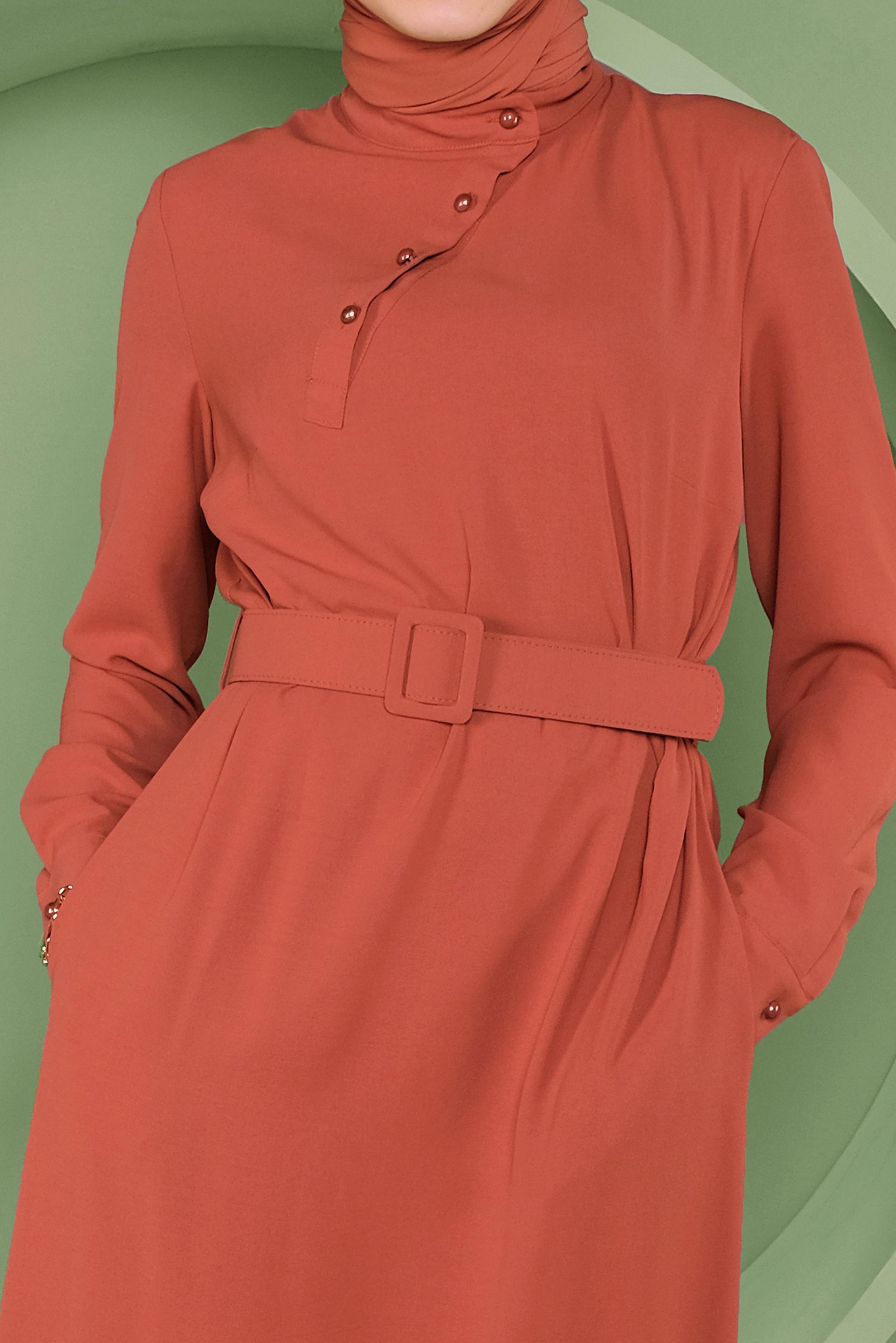 Tesettür giyim TURUNCU YAKA VE ETEK UCU DÜĞME DETAYLI ELBİSE 41409