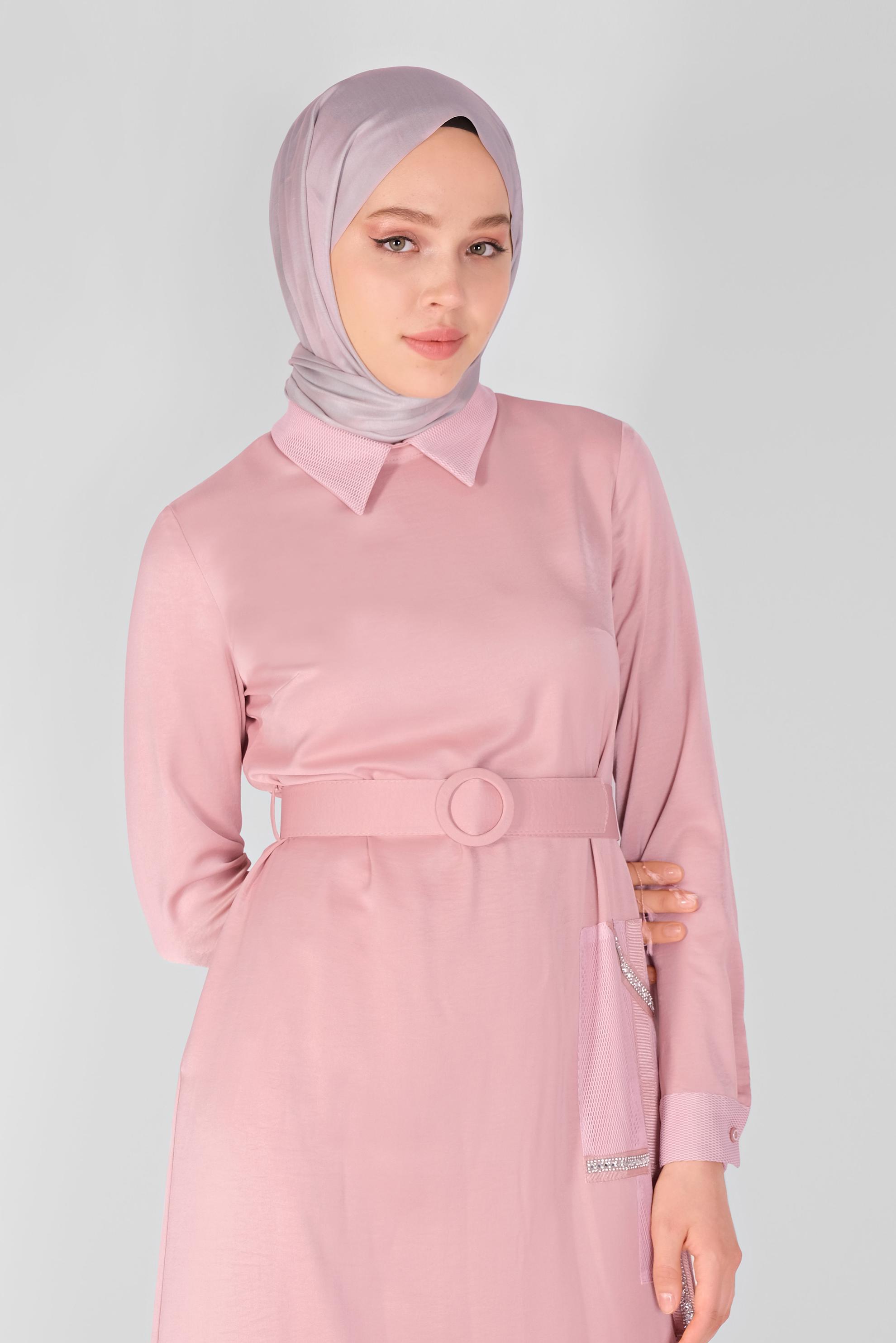 Tesettür giyim PUDRA TAŞ DETAYLI FİLELİ KEMERLİ ELBİSE 41430 