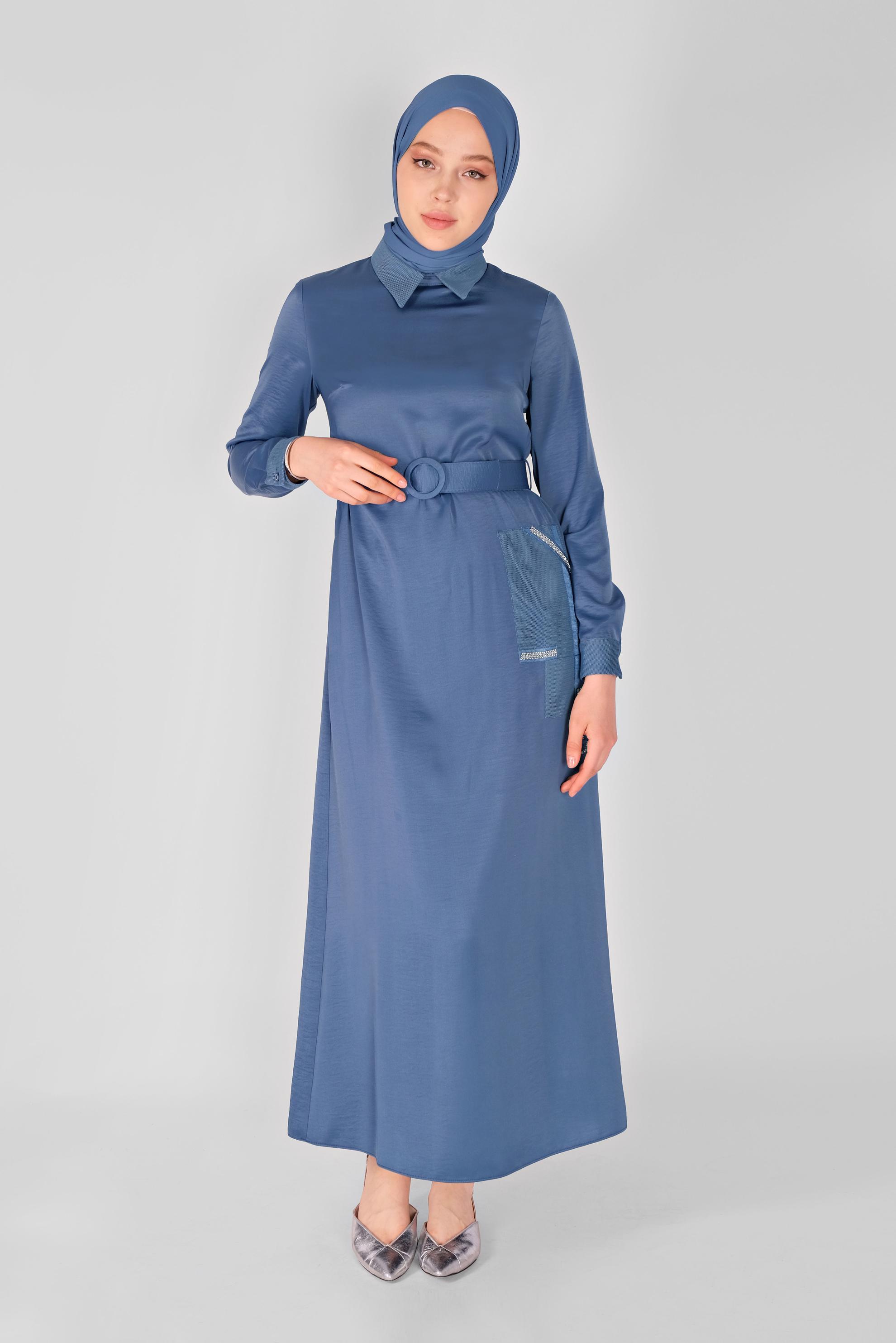 Tesettür giyim MAVİ TAŞ DETAYLI FİLELİ KEMERLİ ELBİSE 41430 