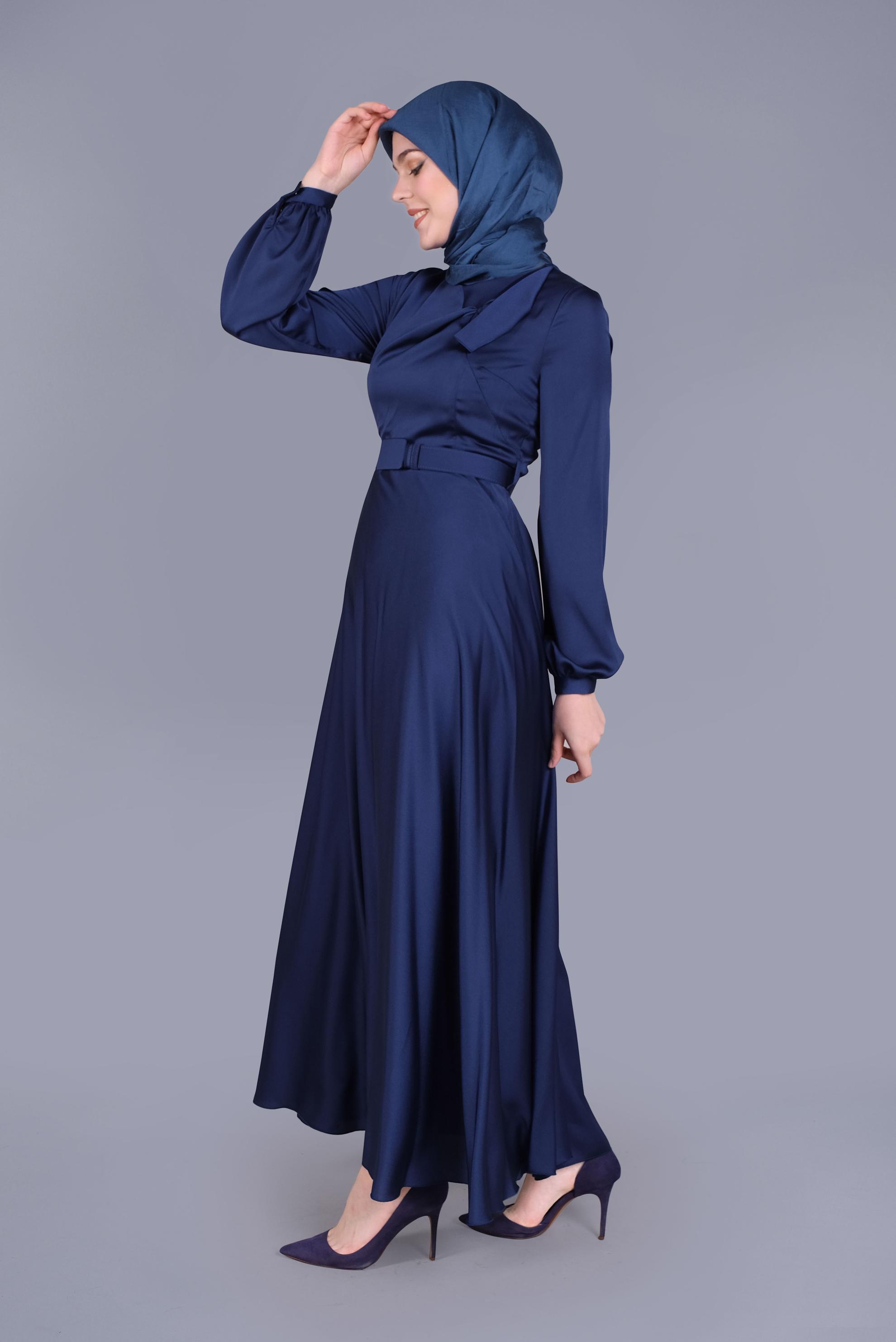 Tesettür giyim LACİVERT FİYONK DETAYLI SATEN ELBİSE 41454