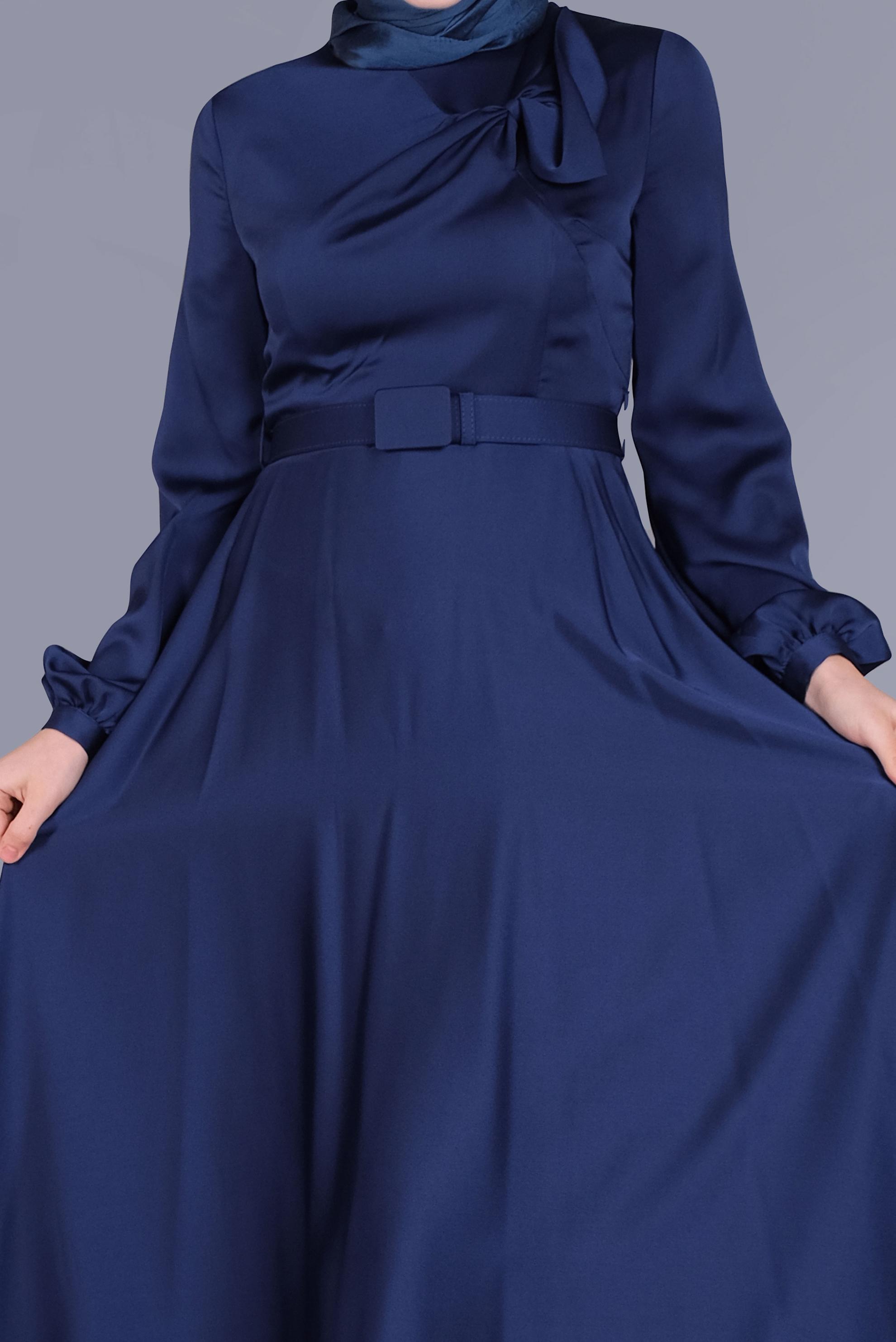 Tesettür giyim LACİVERT FİYONK DETAYLI SATEN ELBİSE 41454