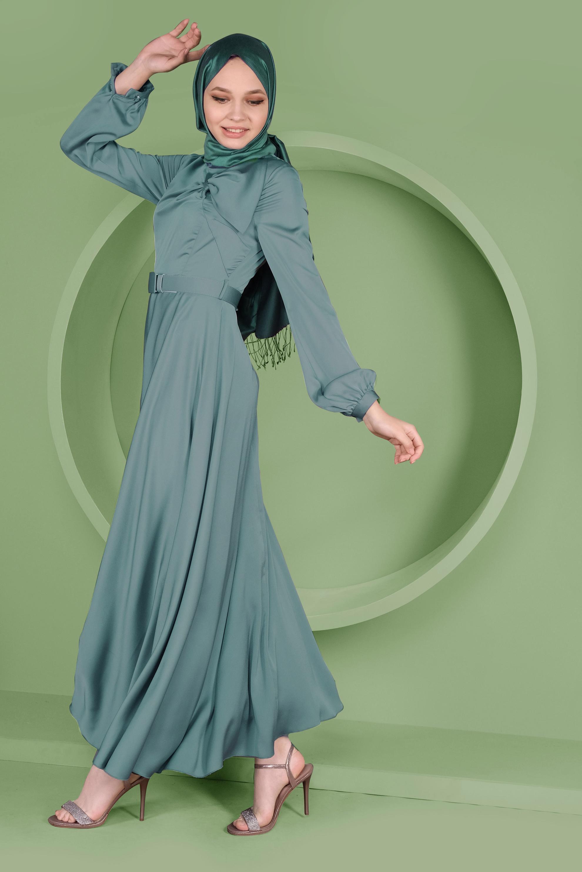 Tesettür giyim YEŞİL FİYONK DETAYLI SATEN ELBİSE 41454