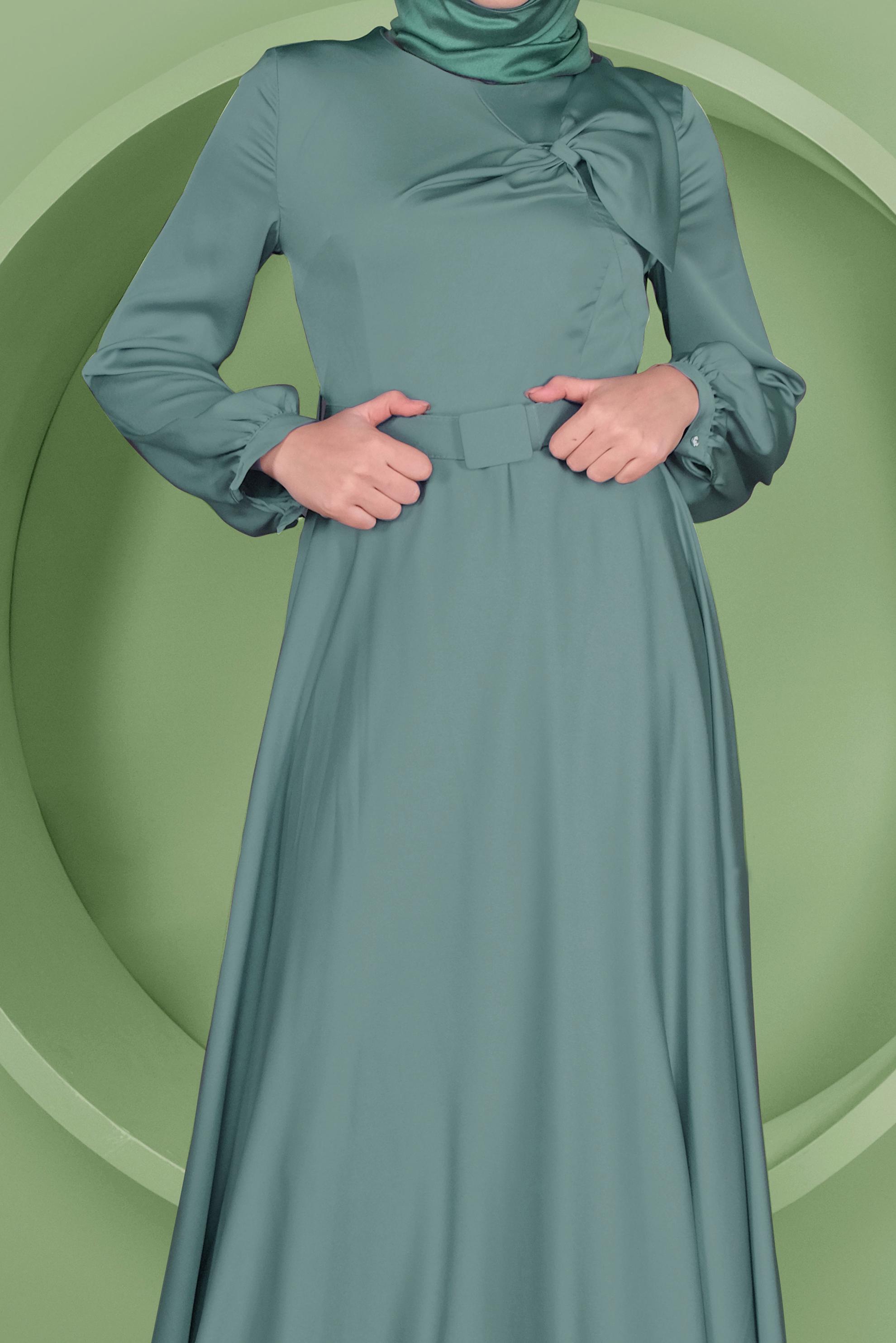 Tesettür giyim YEŞİL FİYONK DETAYLI SATEN ELBİSE 41454