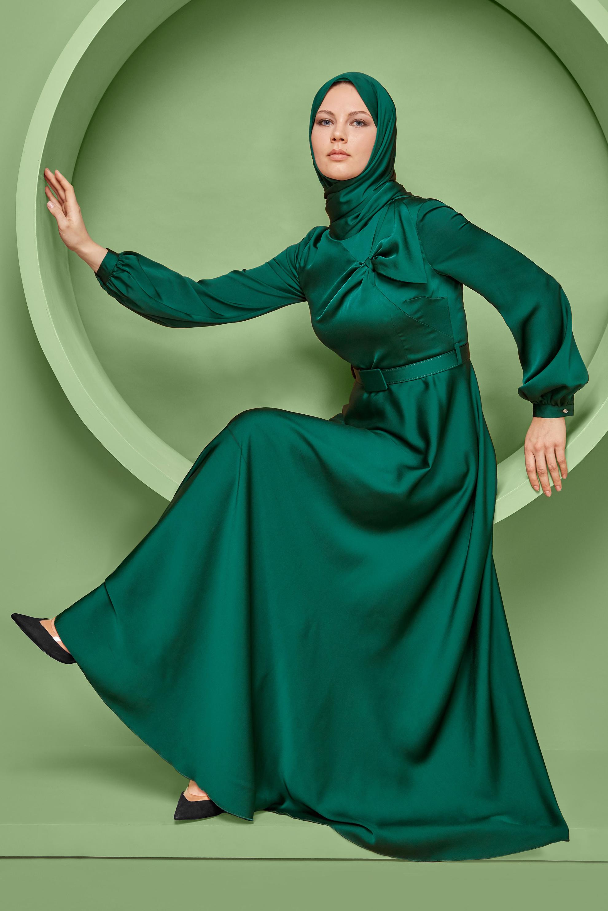 Tesettür giyim YEŞİL FİYONK DETAYLI SATEN ELBİSE 41454