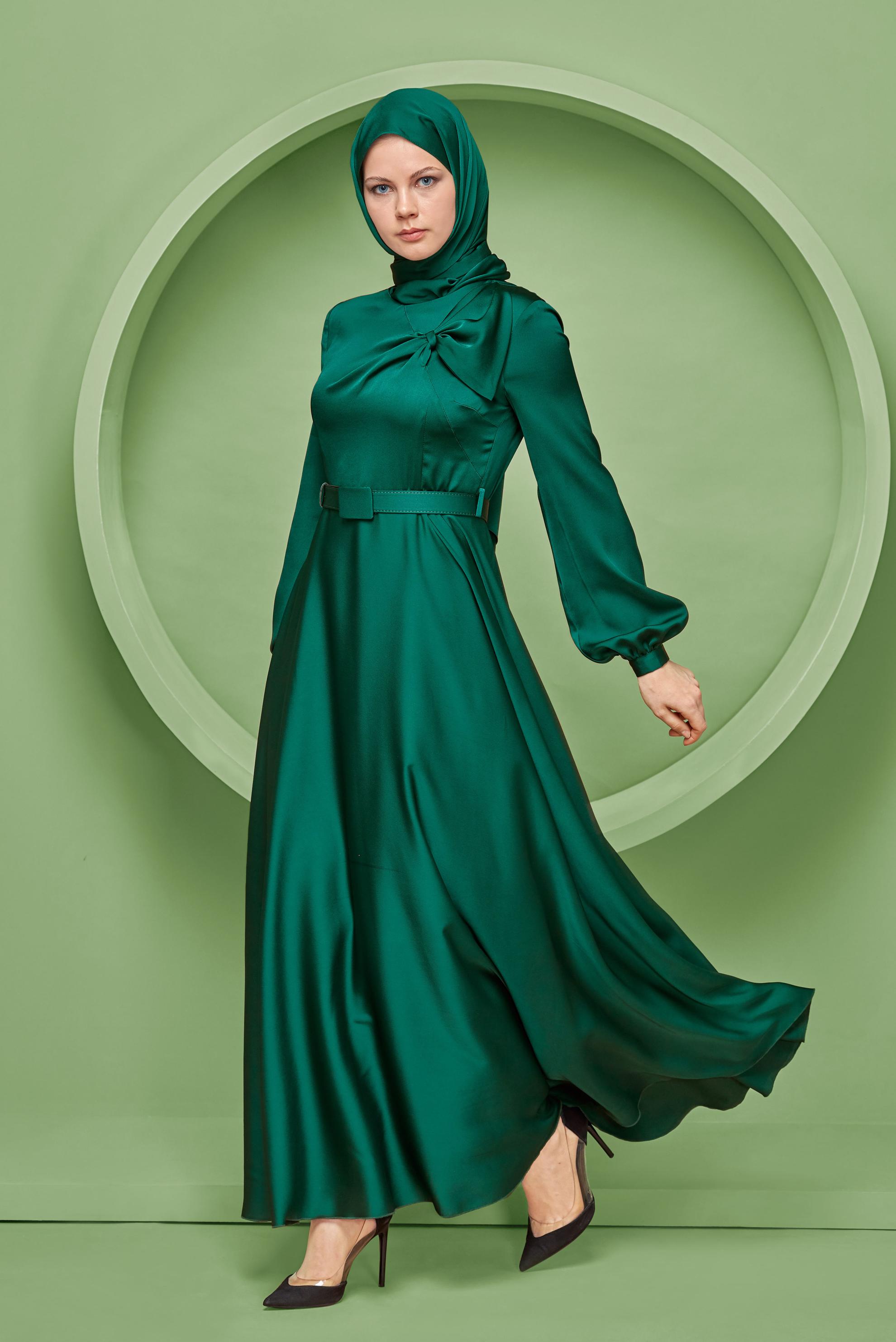 Tesettür giyim YEŞİL FİYONK DETAYLI SATEN ELBİSE 41454