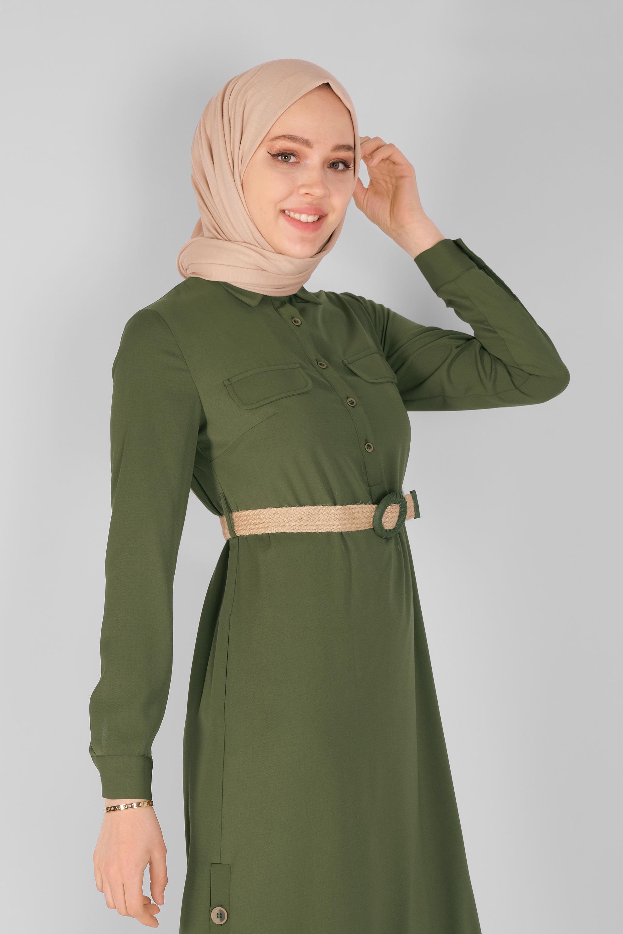 Tesettür giyim HAKİ DÜĞME DETAYLI HASIR KEMERLİ ELBİSE 41474 