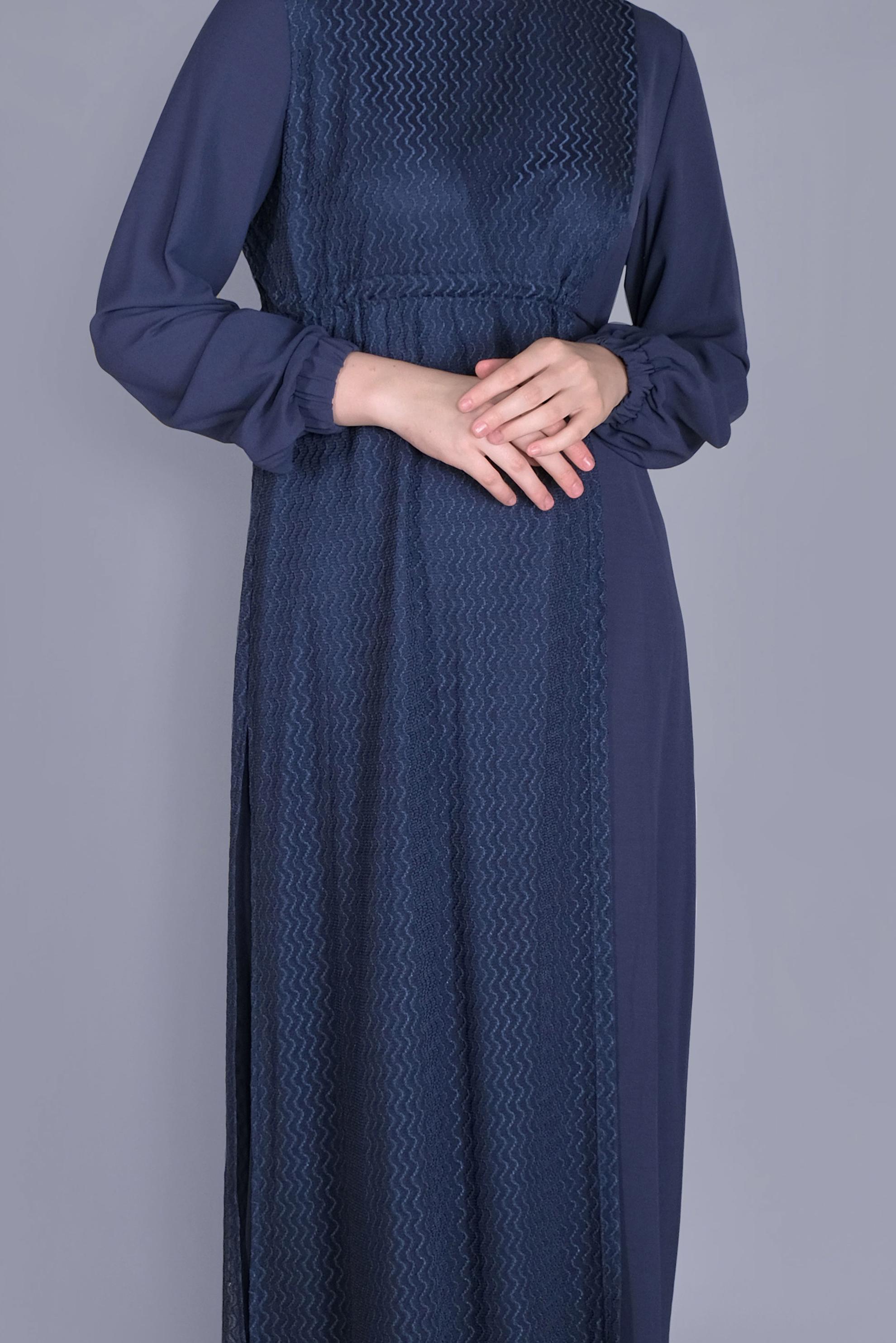 Tesettür giyim LACİVERT DESENLİ TÜL DETAYLI BAĞCIKLI ELBİSE 41500