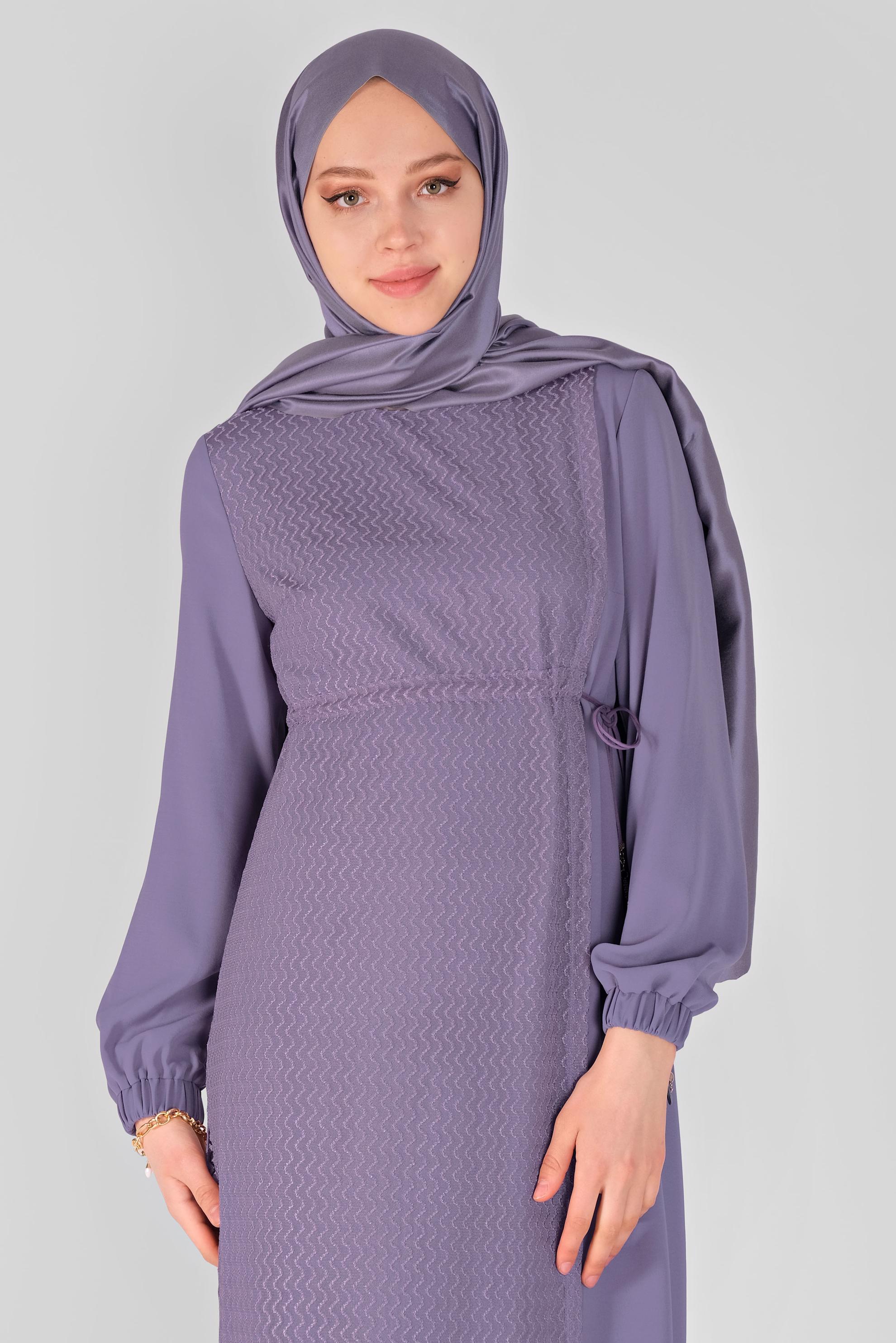 Tesettür giyim MOR DESENLİ TÜL DETAYLI BAĞCIKLI ELBİSE 41500