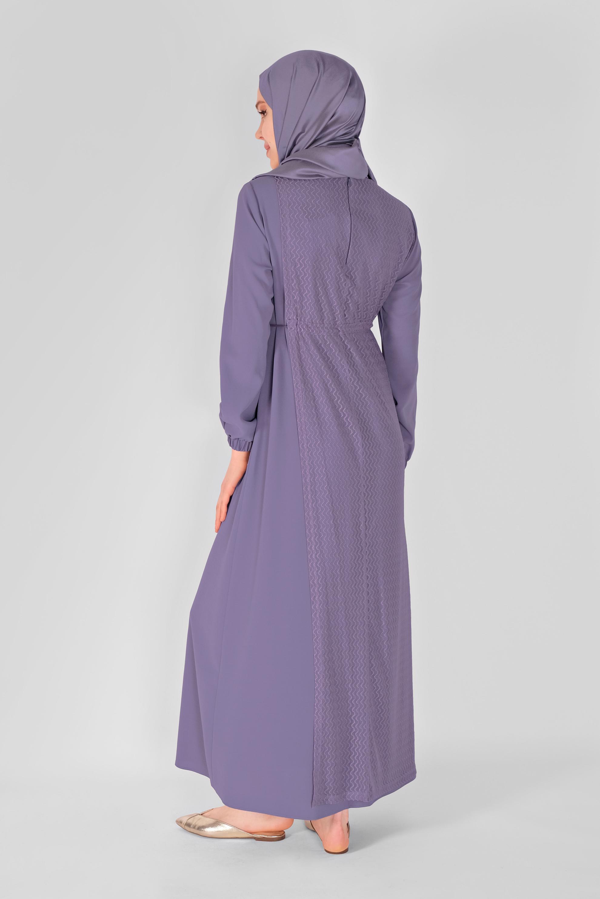 Tesettür giyim MOR DESENLİ TÜL DETAYLI BAĞCIKLI ELBİSE 41500