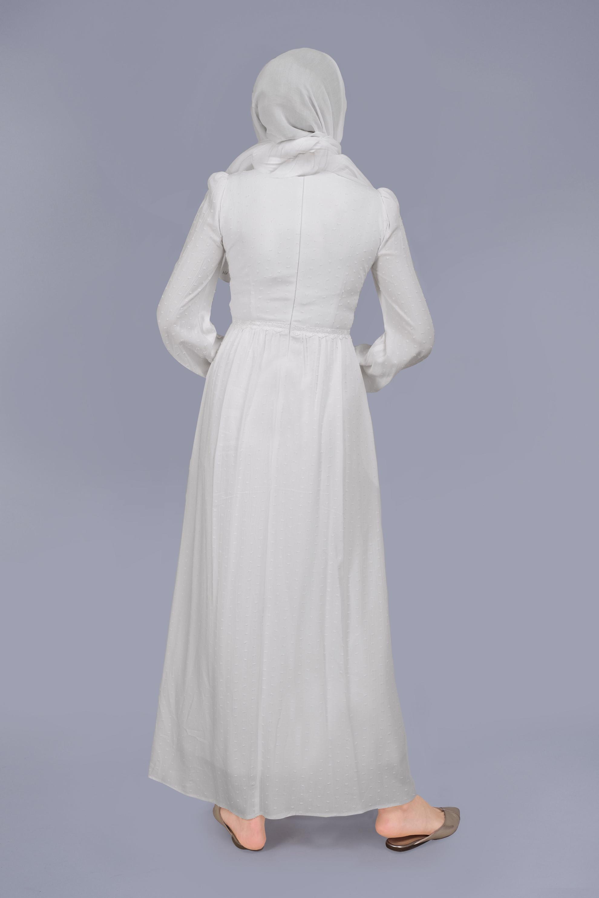 Tesettür giyim BEYAZ DANTEL DETAYLI VİSKON ELBİSE 41509