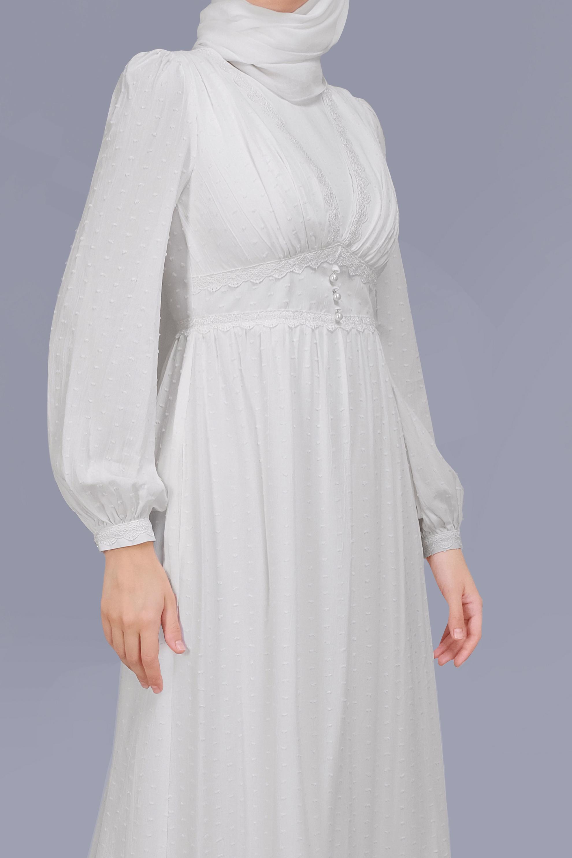 Tesettür giyim BEYAZ DANTEL DETAYLI VİSKON ELBİSE 41509