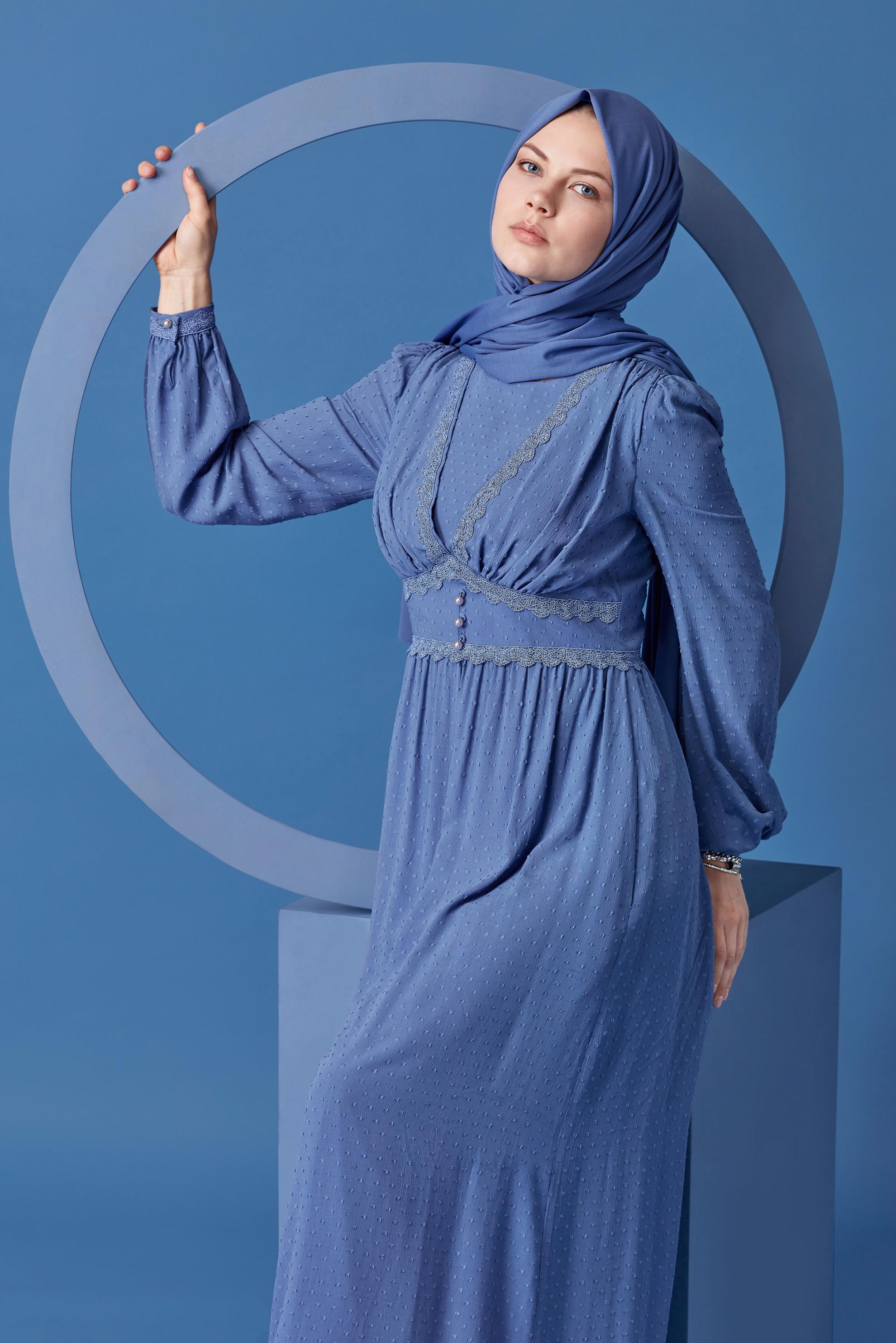 Tesettür giyim LACİVERT DANTEL DETAYLI VİSKON ELBİSE 41509