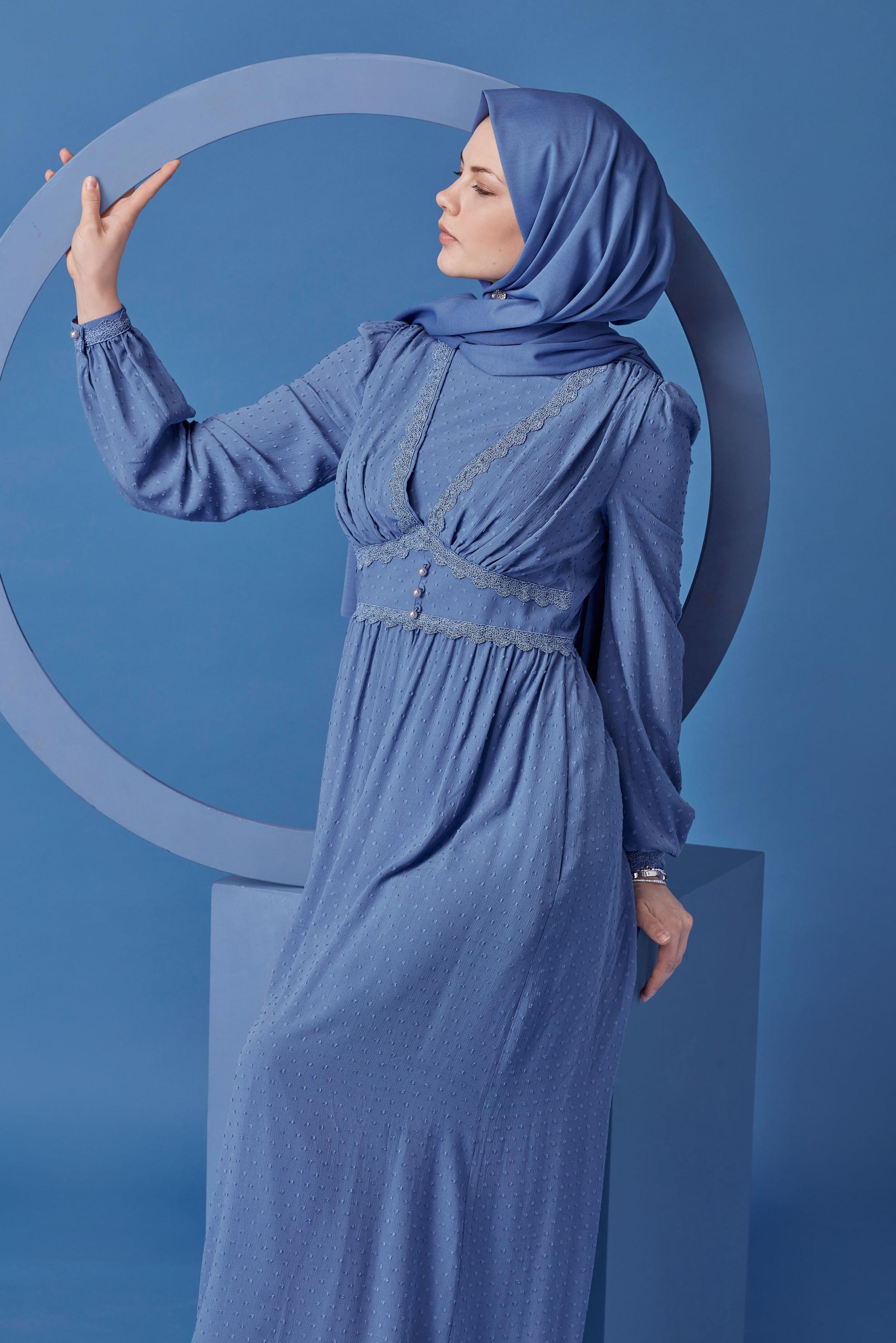 Tesettür giyim LACİVERT DANTEL DETAYLI VİSKON ELBİSE 41509