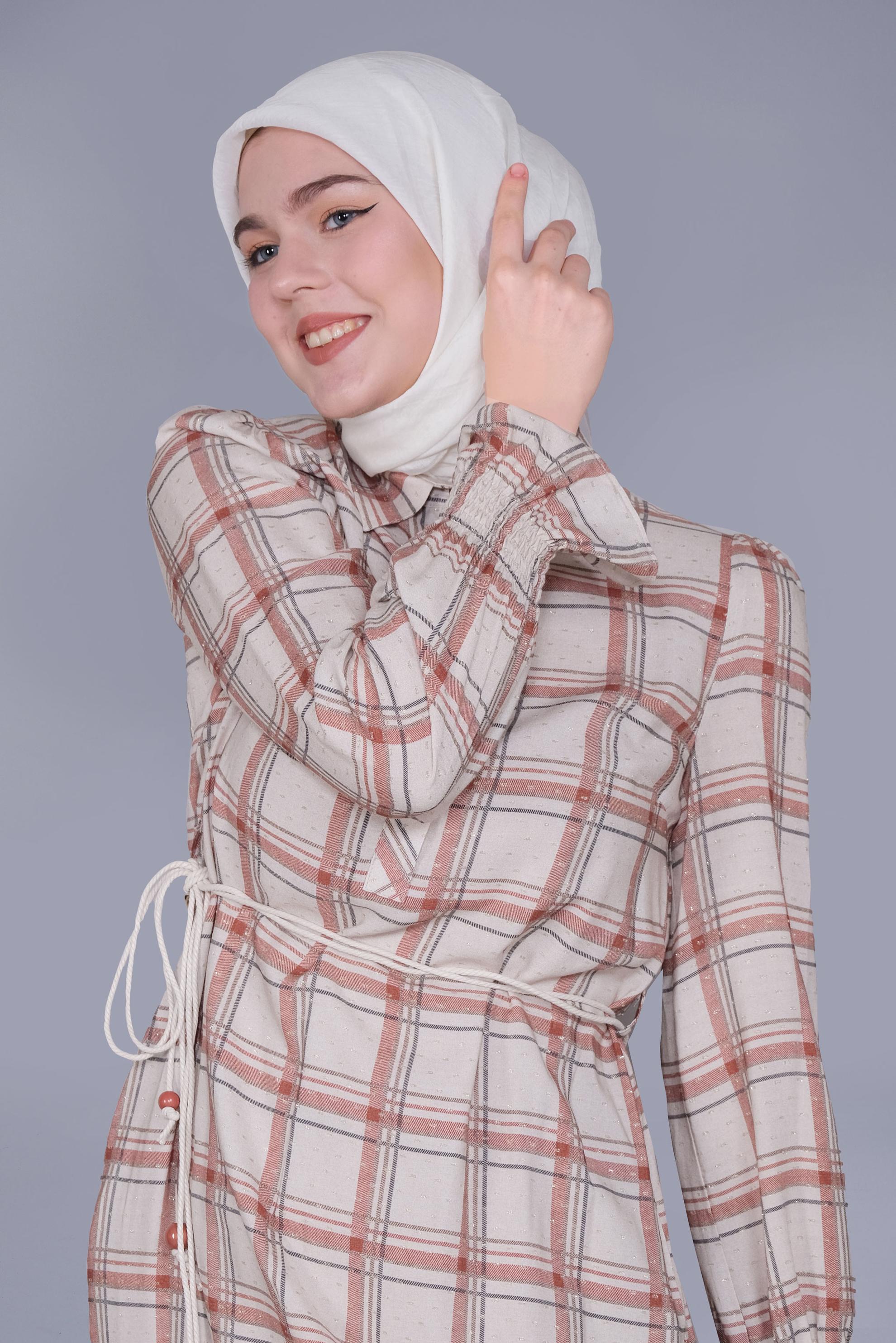 Tesettür giyim TURUNCU MANŞETLERİ LASTİKLİ KARELİ ELBİSE  41533 