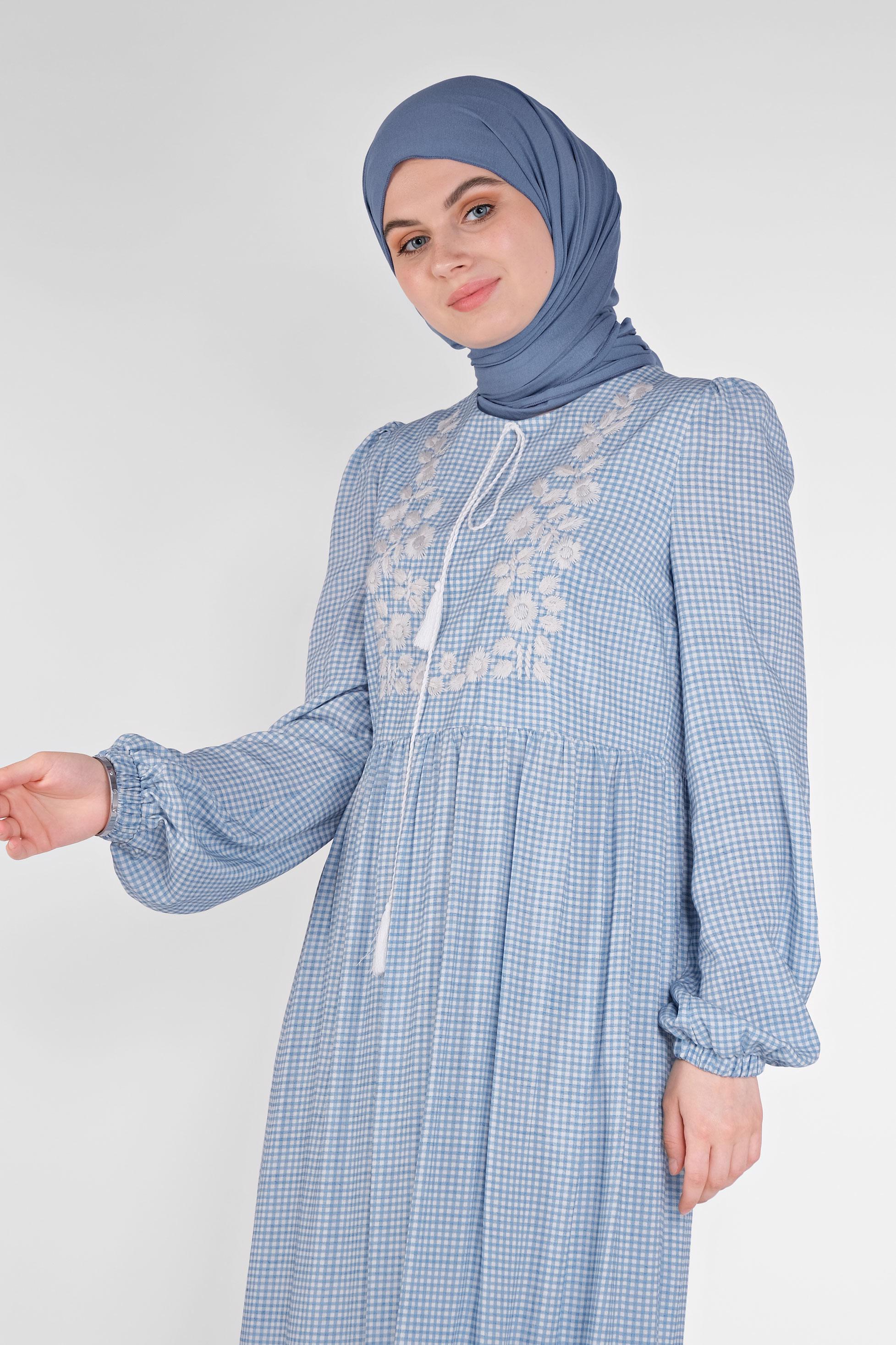 Tesettür giyim MAVİ NAKIŞLI PÖTİKARELİ VİSKON ELBİSE 41535 