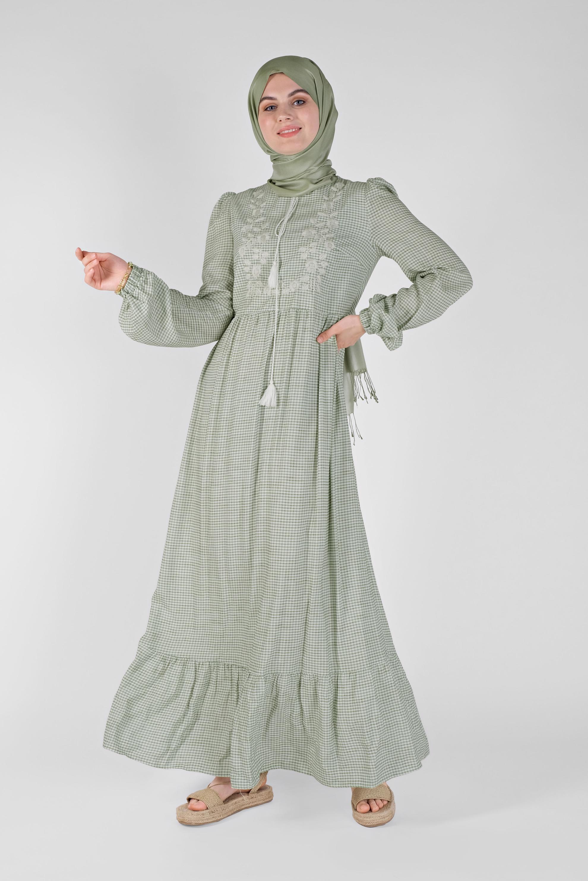 Tesettür giyim YEŞİL NAKIŞLI PÖTİKARELİ VİSKON ELBİSE 41535 