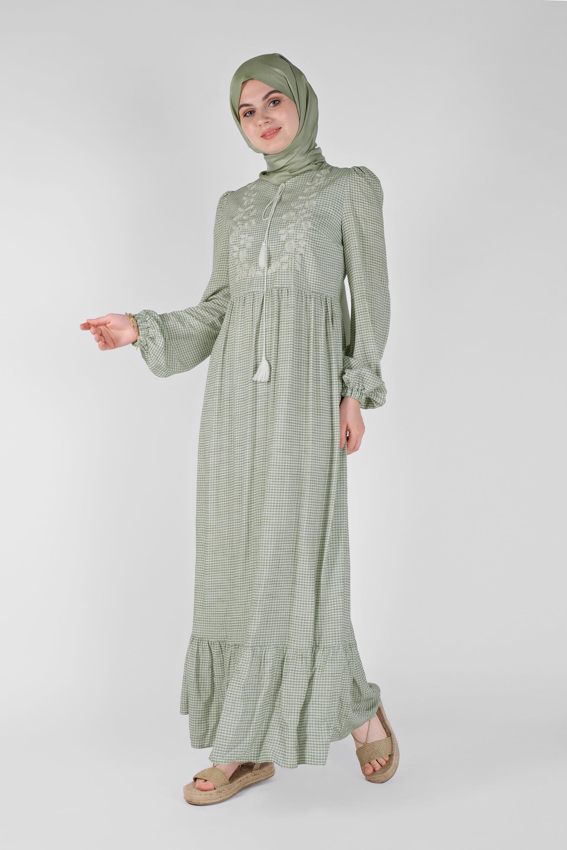 Tesettür giyim YEŞİL NAKIŞLI PÖTİKARELİ VİSKON ELBİSE 41535 