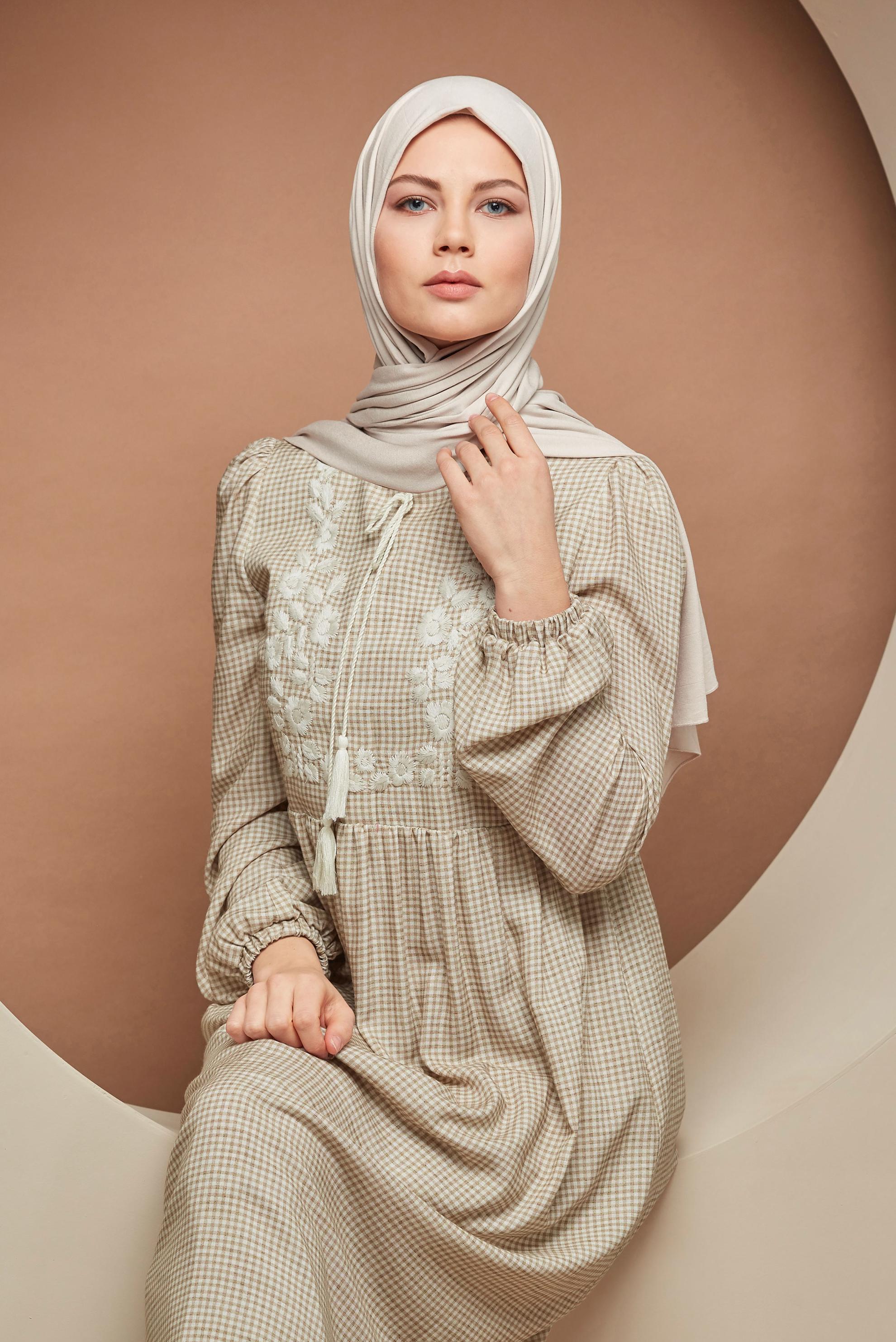 Tesettür giyim KAHVE NAKIŞLI PÖTİKARELİ VİSKON ELBİSE 41535 