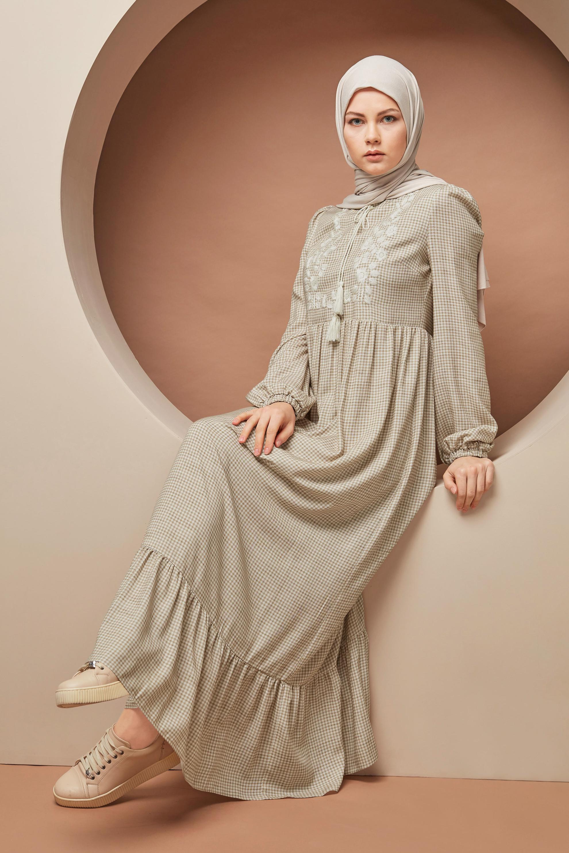 Tesettür giyim KAHVE NAKIŞLI PÖTİKARELİ VİSKON ELBİSE 41535 