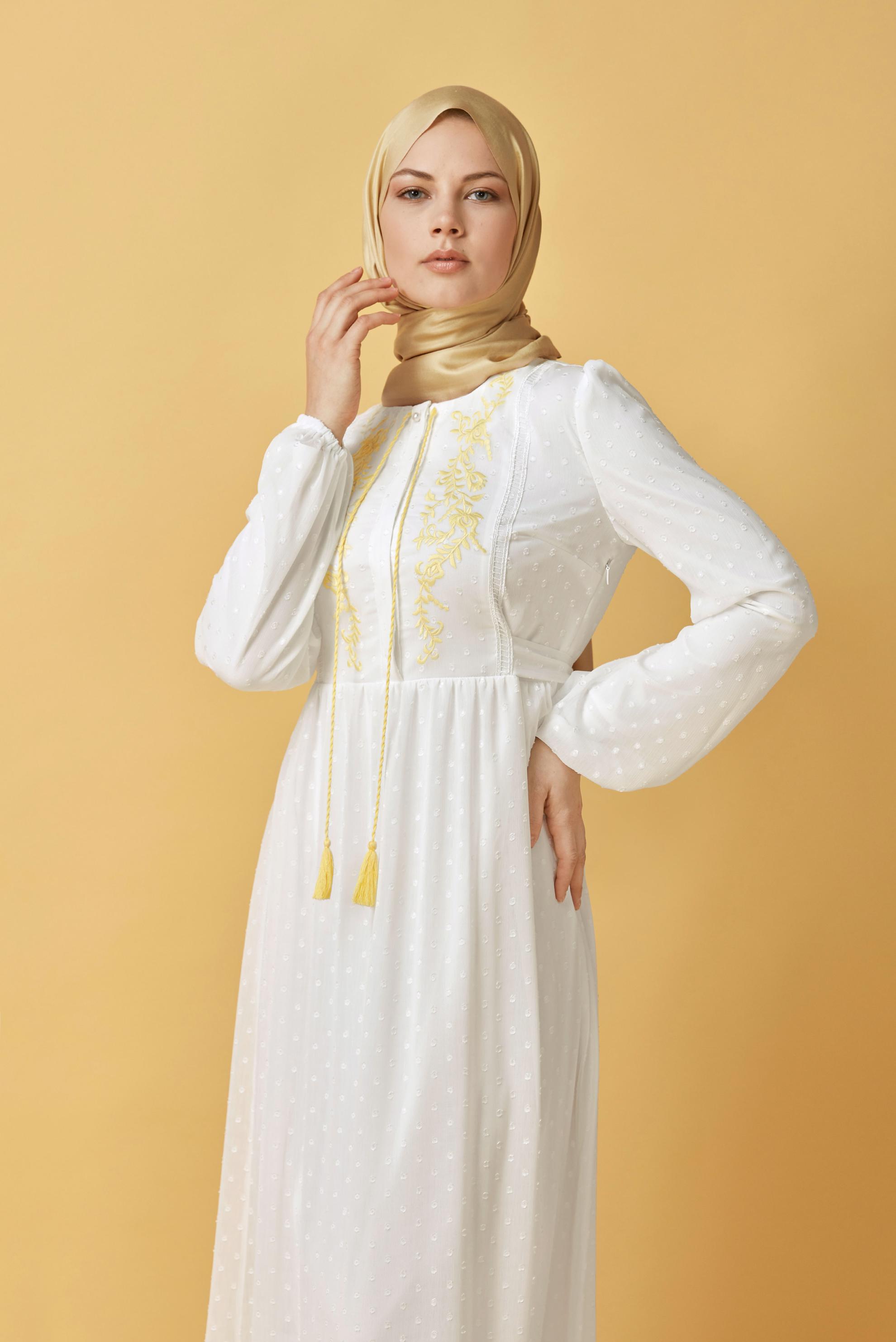 Tesettür giyim BEYAZ NAKIŞ DETAYLI ELBİSE 41552