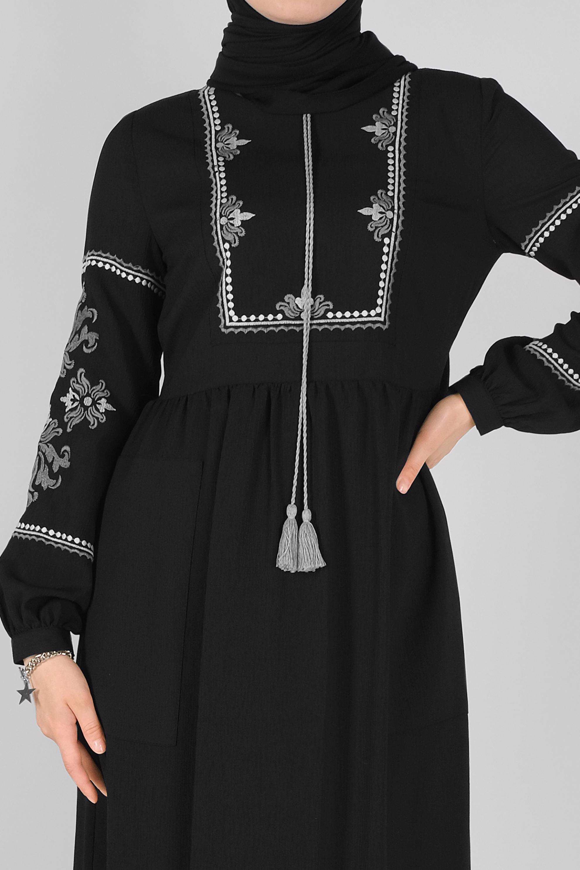 Tesettür giyim SİYAH NAKIŞ DETAYLI ELBİSE 41554
