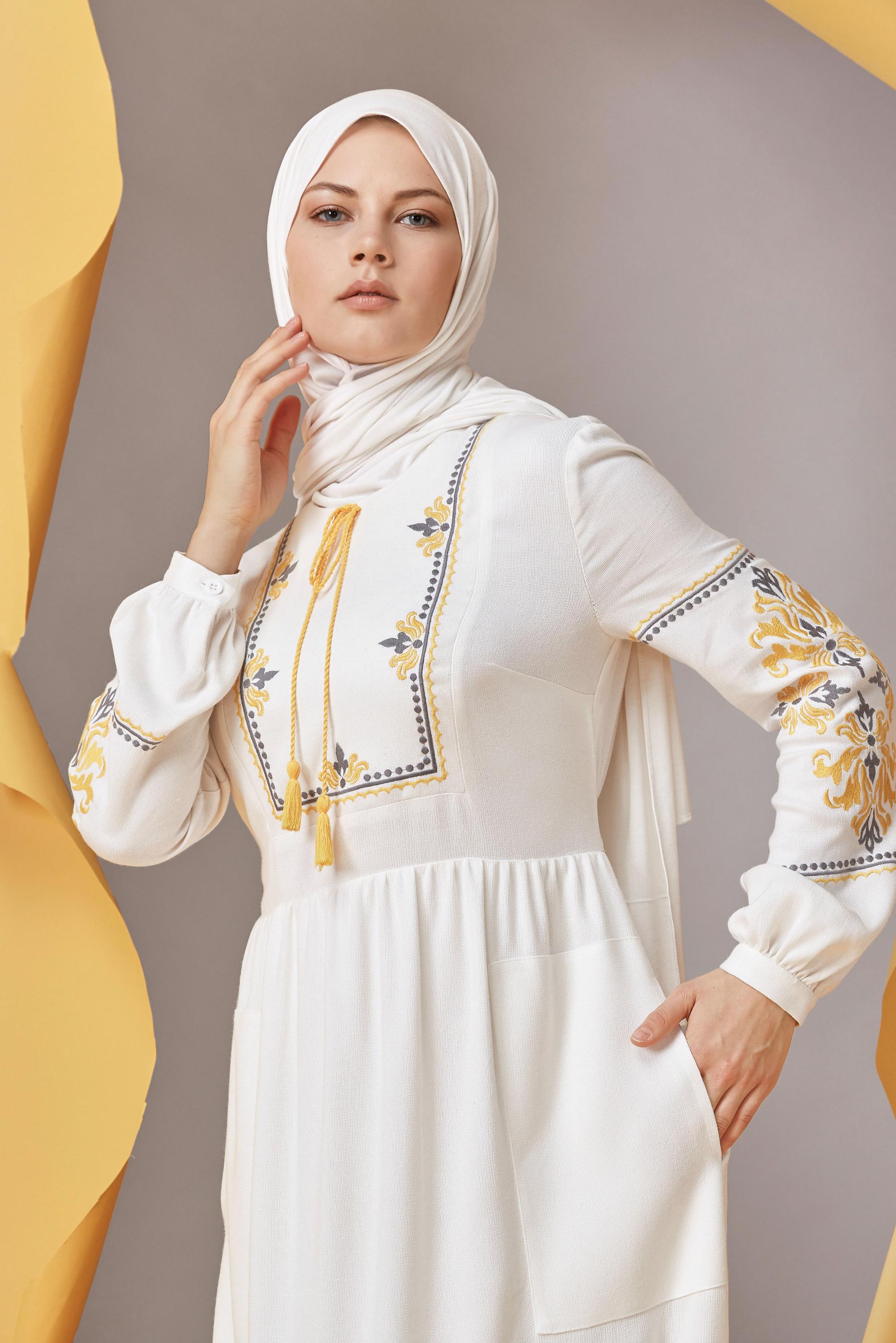 Tesettür giyim BEYAZ NAKIŞ DETAYLI ELBİSE 41554