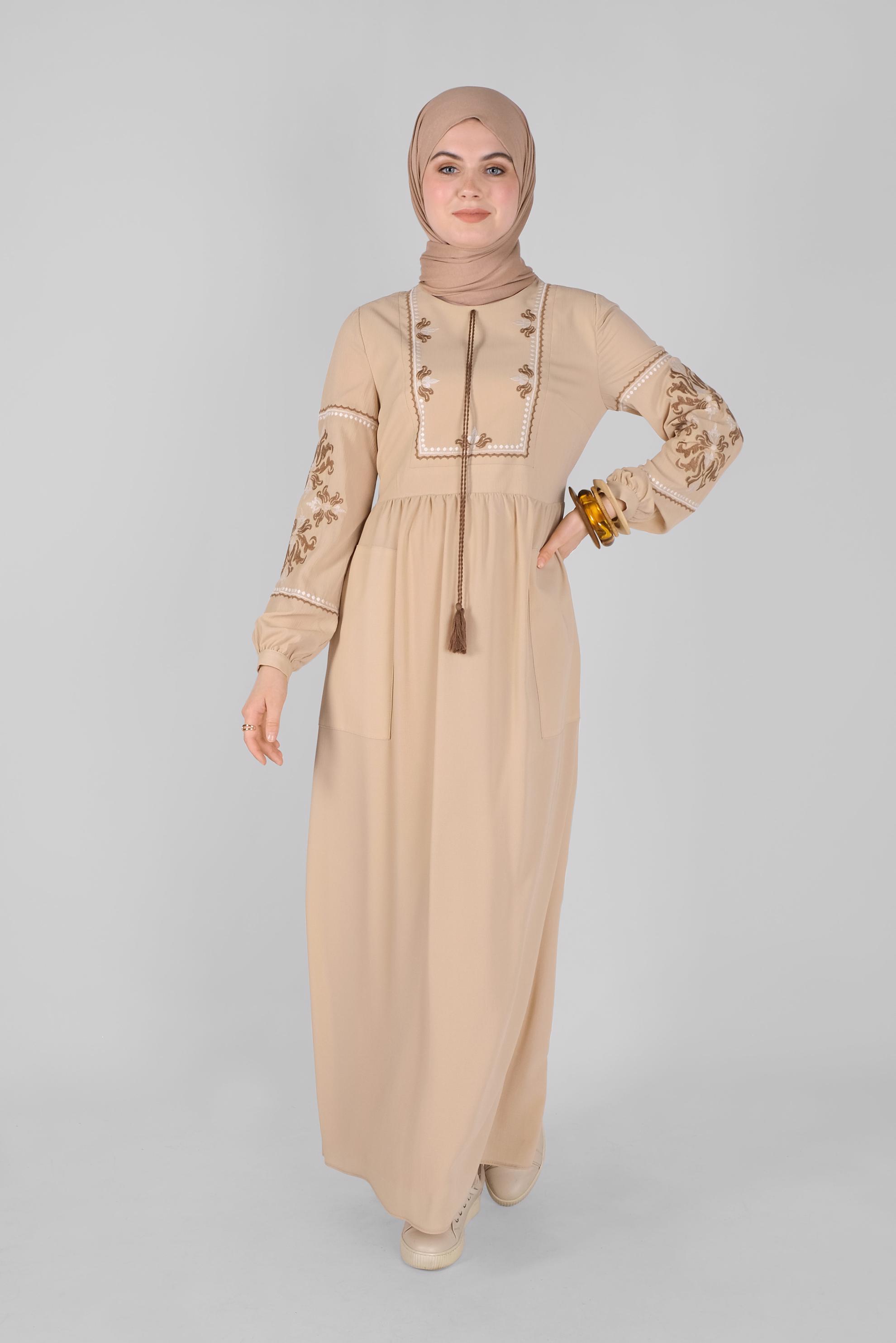 Tesettür giyim BEJ NAKIŞ DETAYLI ELBİSE 41554