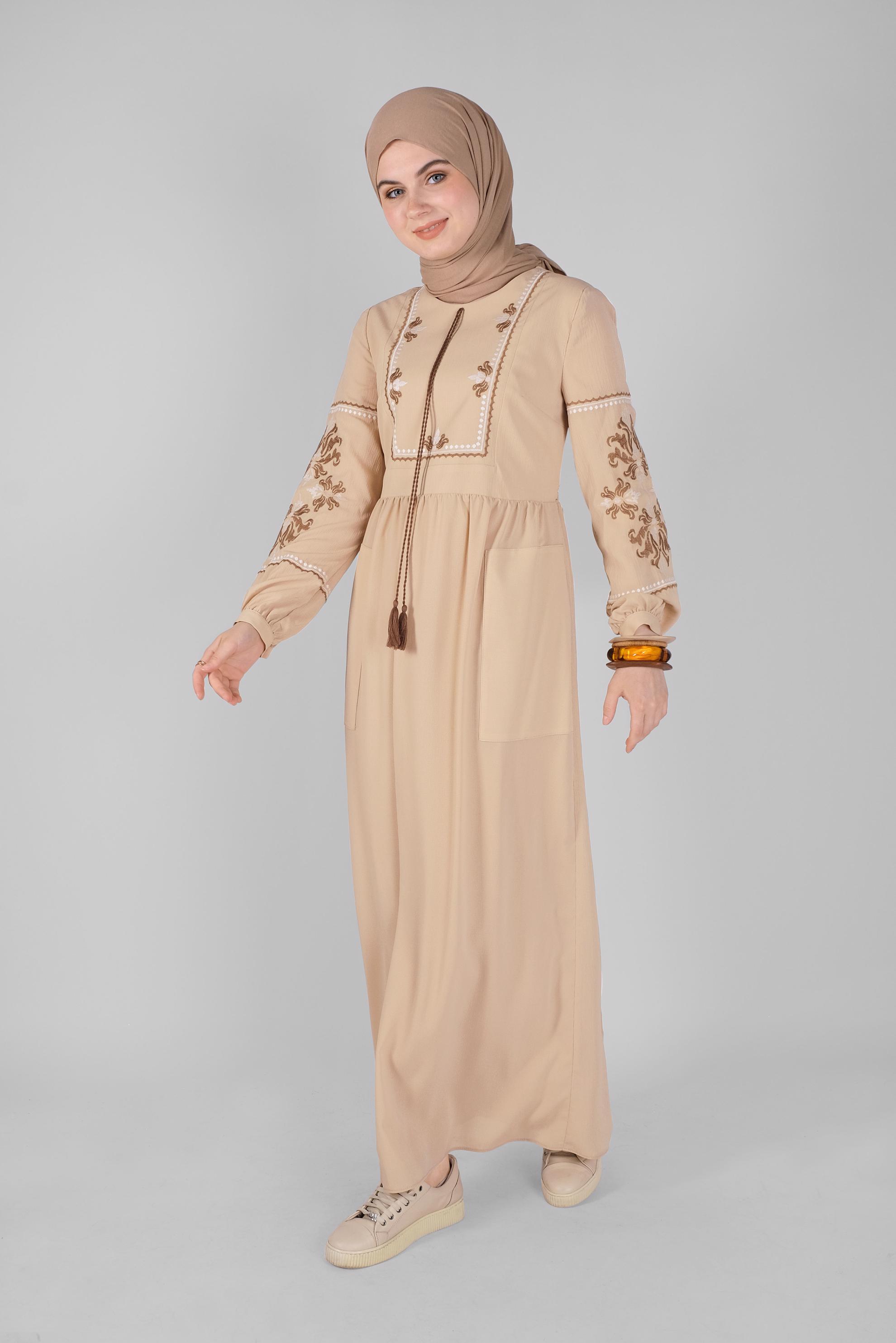 Tesettür giyim BEJ NAKIŞ DETAYLI ELBİSE 41554