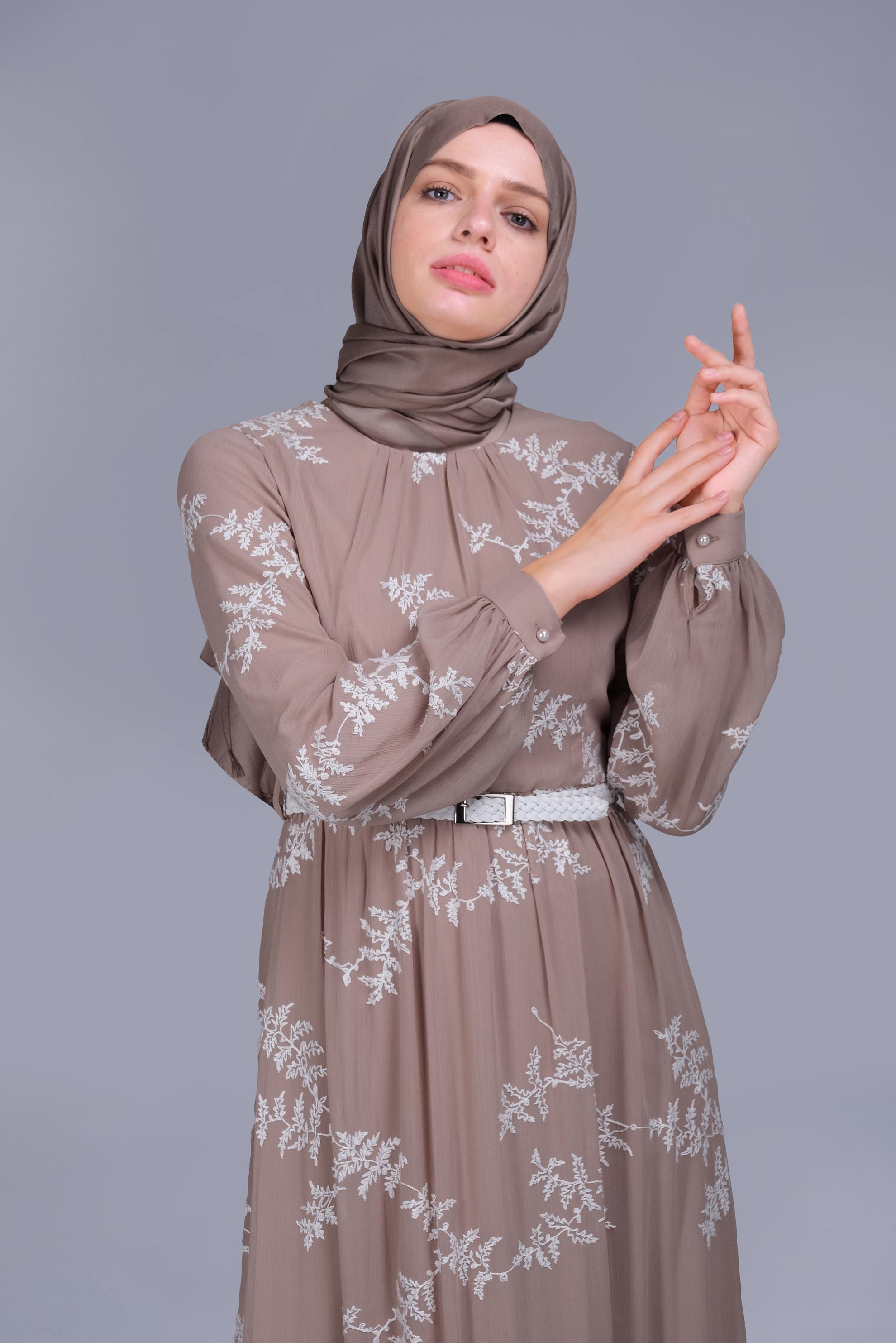Tesettür giyim VİZON NAKIŞLI ELBİSE 41622 