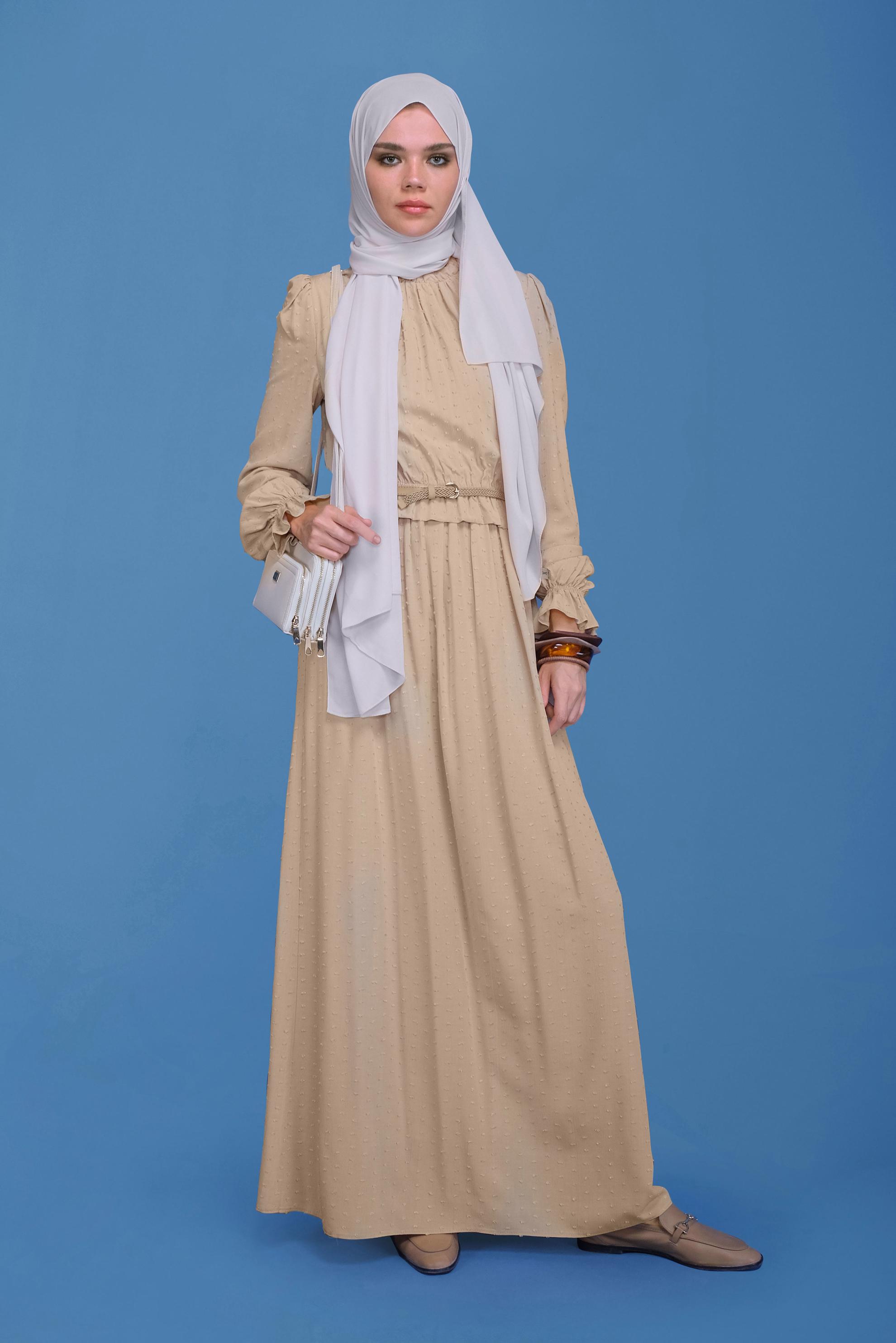 Tesettür giyim BEJ MANŞETLERİ LASTİKLİ YAKASI BÜZGÜLÜ ELBİSE 41629 