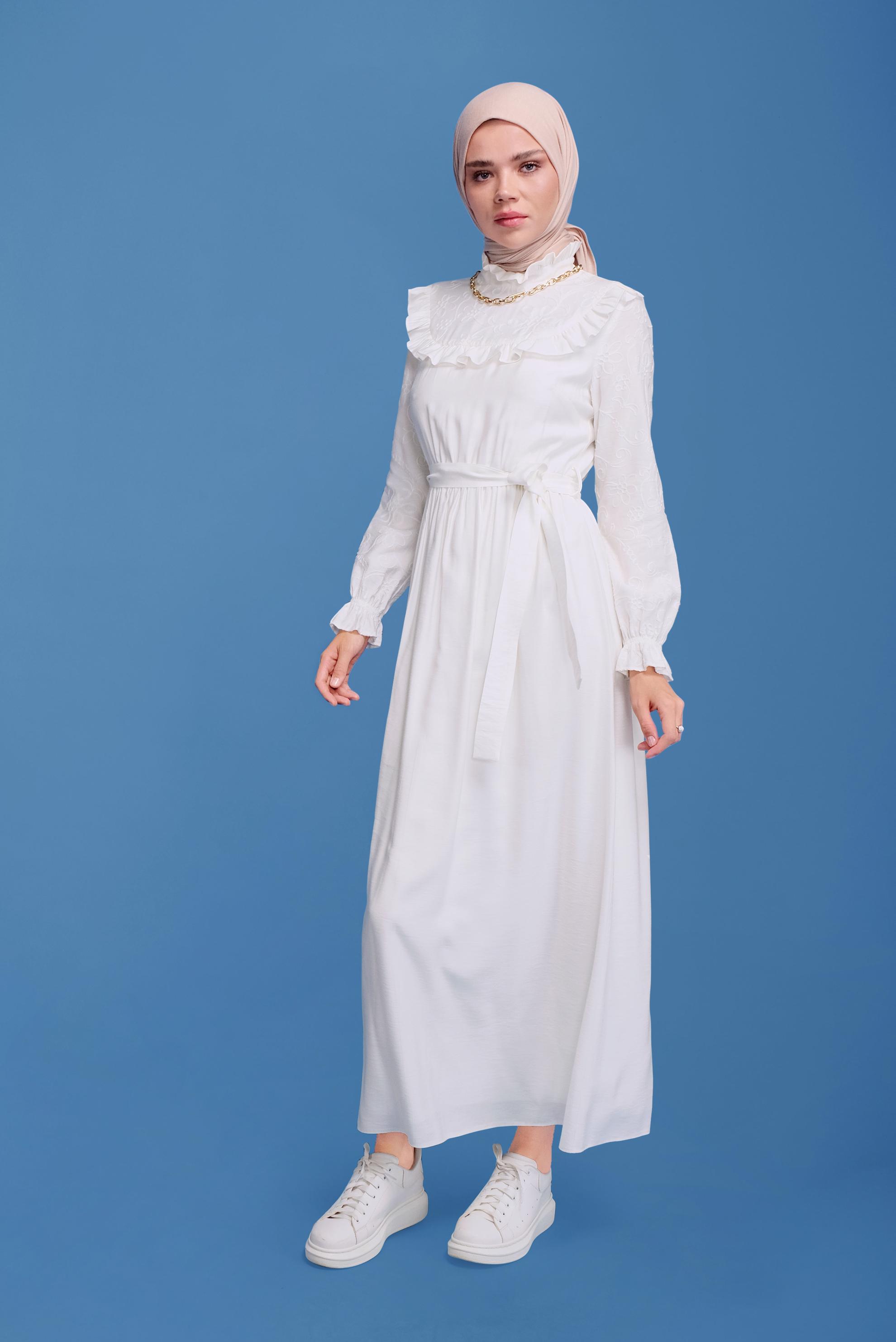 Tesettür giyim BEYAZ FIRFIRLI KUŞAKLI ELBİSE 41644 