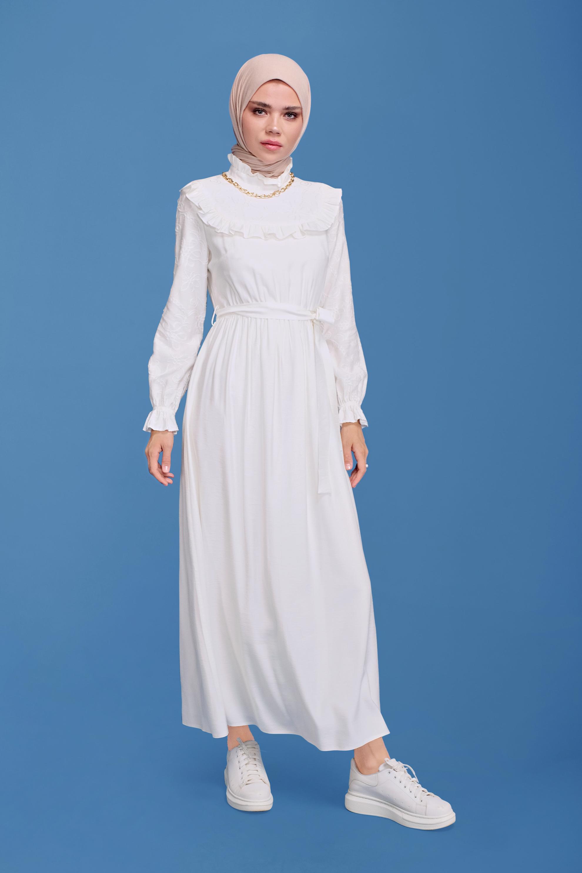 Tesettür giyim BEYAZ FIRFIRLI KUŞAKLI ELBİSE 41644 