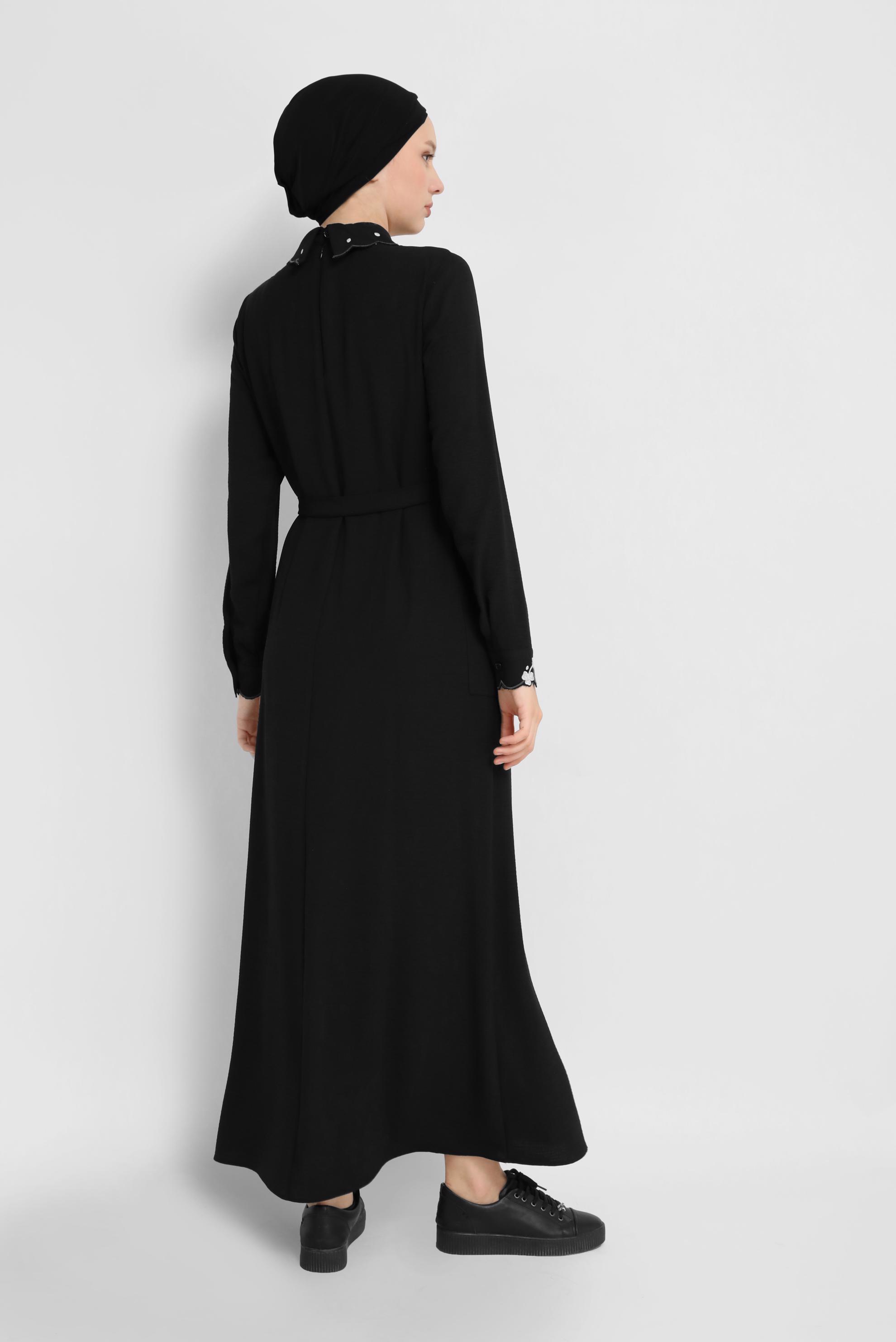 Tesettür giyim SİYAH İŞLEME DETAYLI KUŞAKLI ELBİSE 41665 