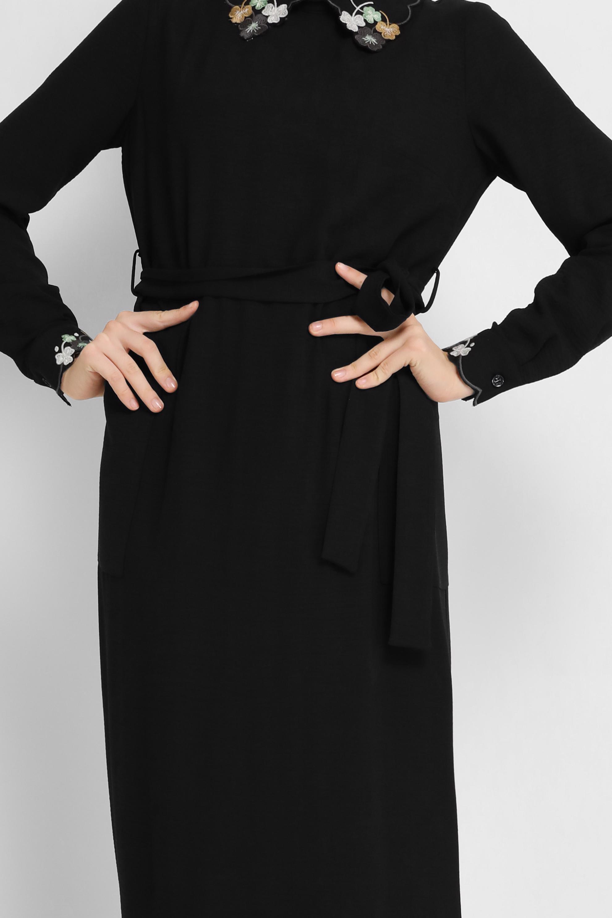 Tesettür giyim SİYAH İŞLEME DETAYLI KUŞAKLI ELBİSE 41665 