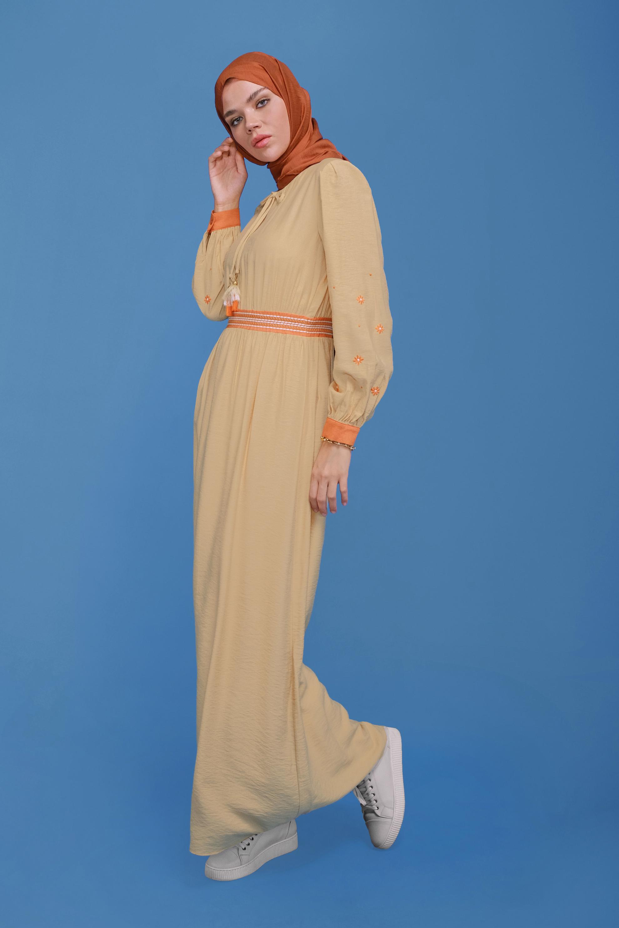 Tesettür giyim BEJ YUVARLAK YAKA KOLLARI NAKIŞLI ELBİSE 41697