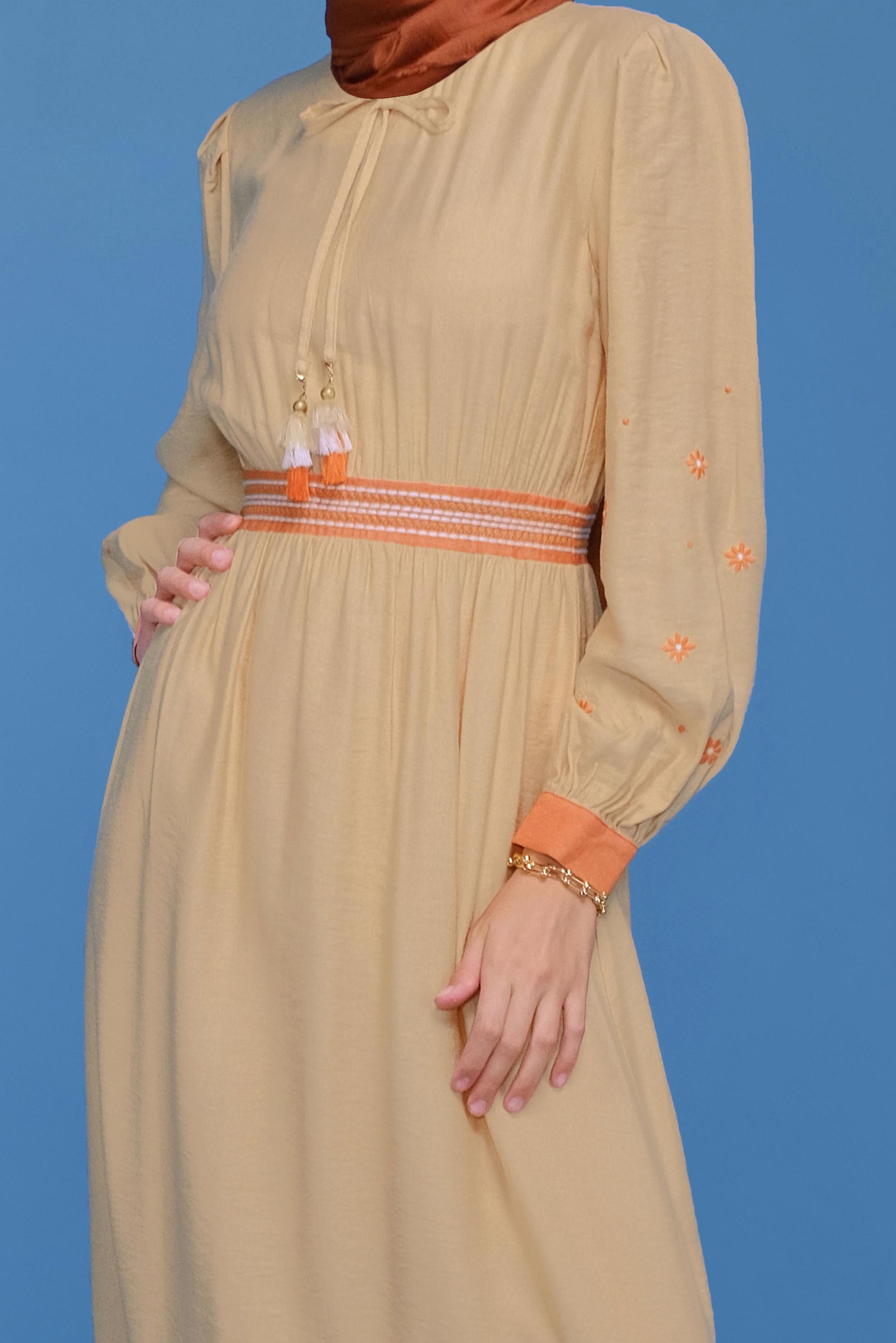 Tesettür giyim BEJ YUVARLAK YAKA KOLLARI NAKIŞLI ELBİSE 41697