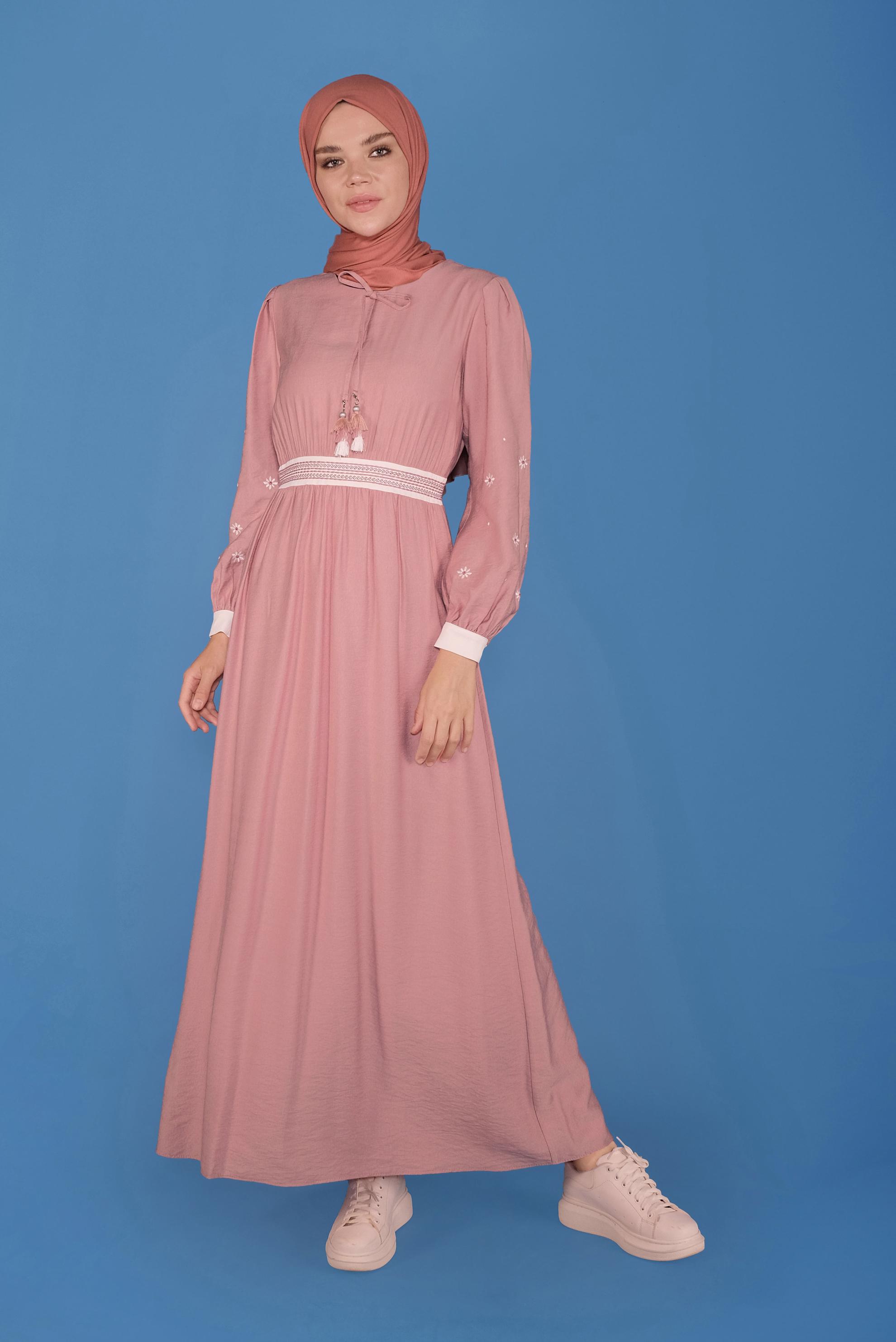 Tesettür giyim PUDRA YUVARLAK YAKA KOLLARI NAKIŞLI ELBİSE 41697