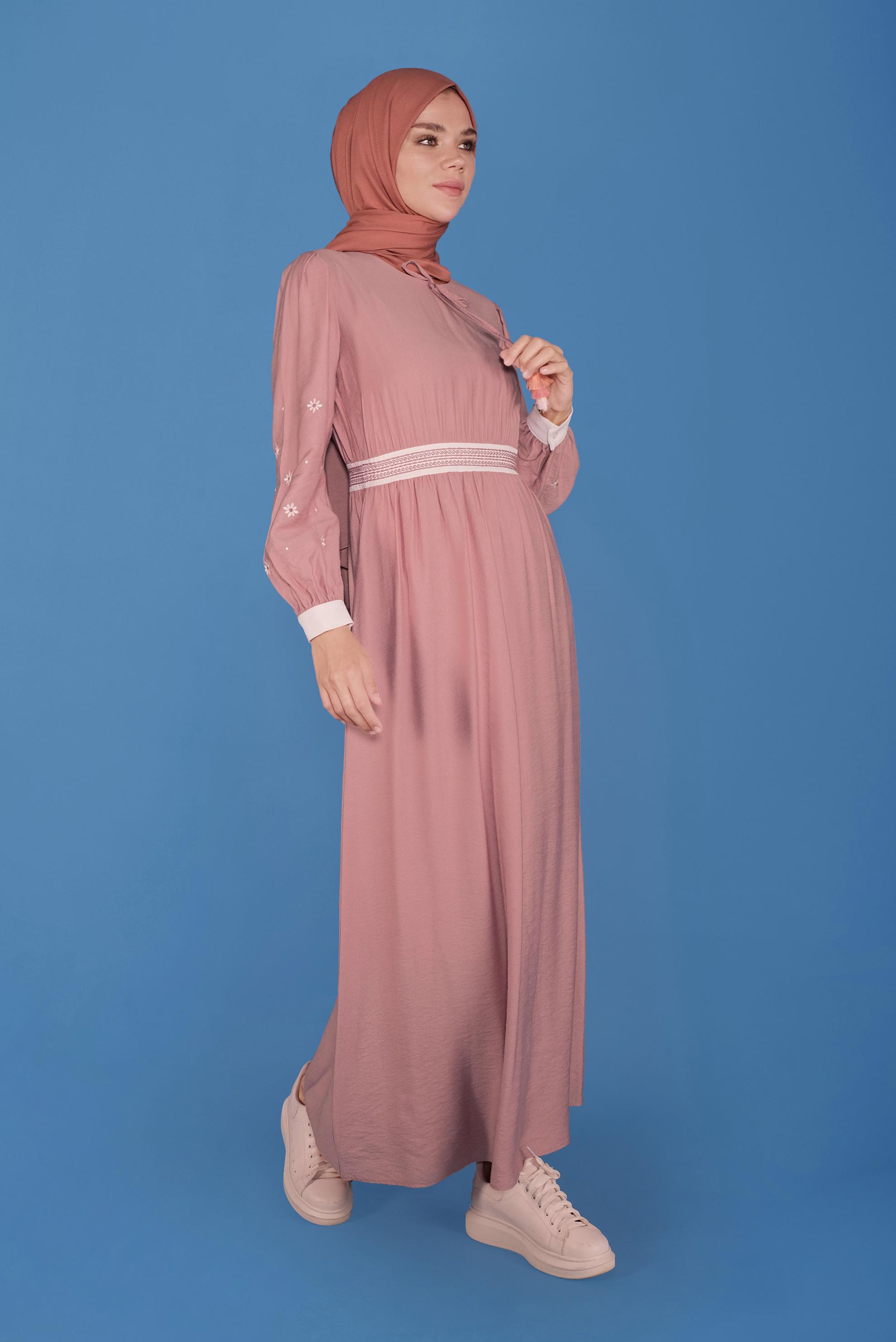 Tesettür giyim PUDRA YUVARLAK YAKA KOLLARI NAKIŞLI ELBİSE 41697