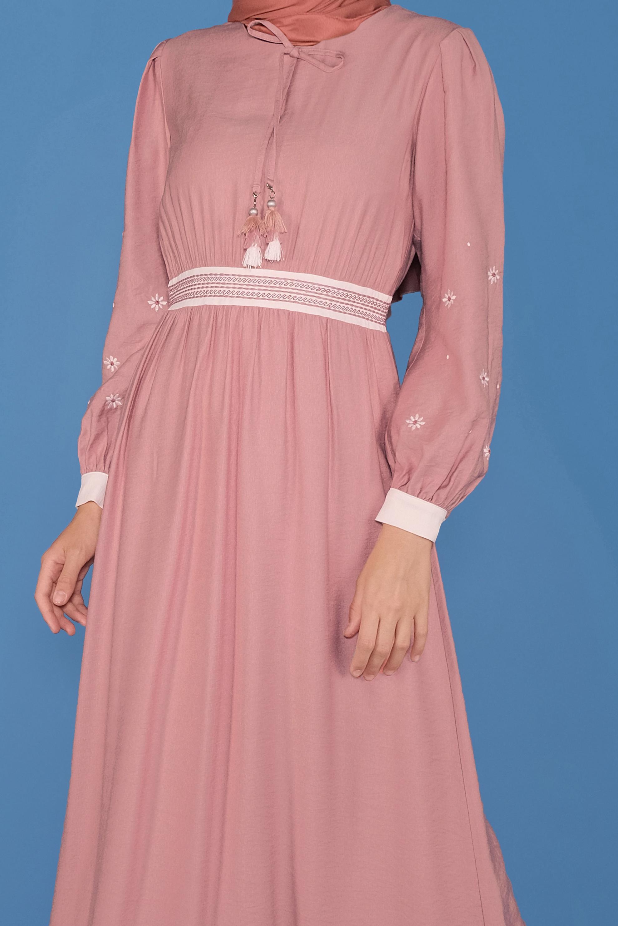 Tesettür giyim PUDRA YUVARLAK YAKA KOLLARI NAKIŞLI ELBİSE 41697